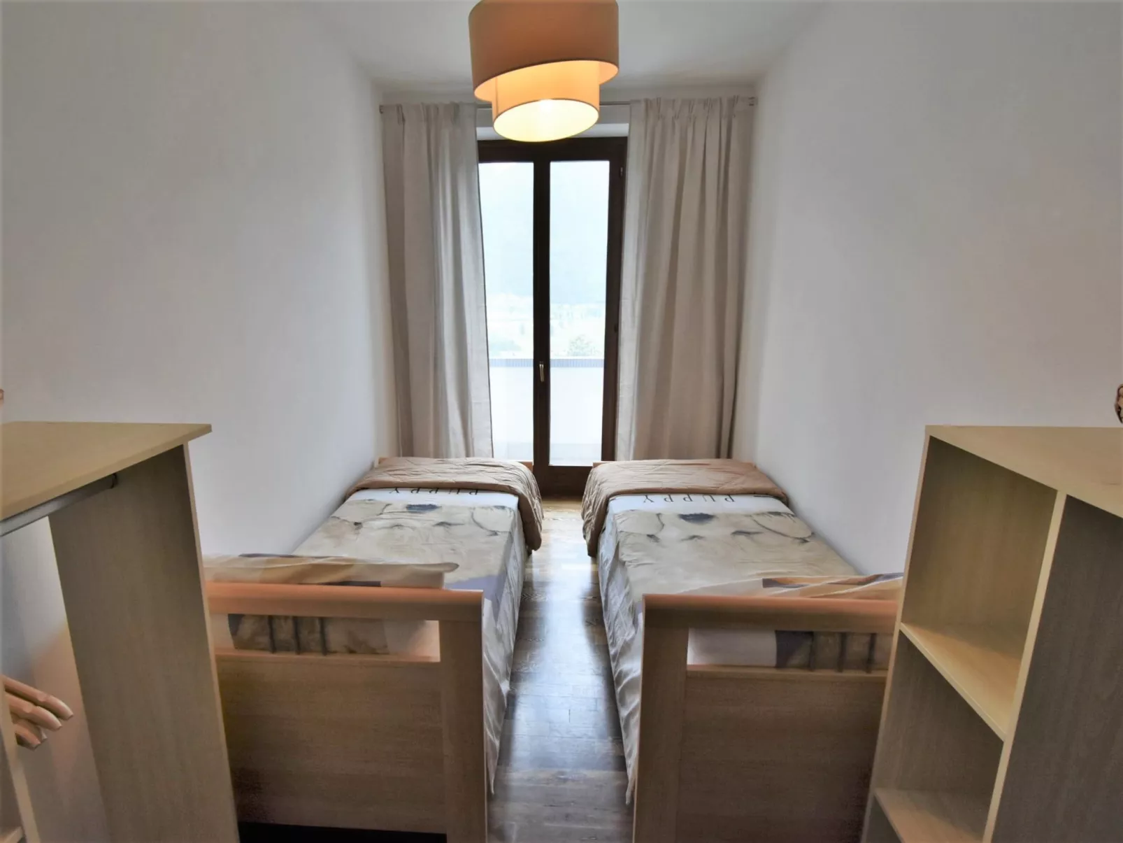Valley View Pool Apartment-Inside
