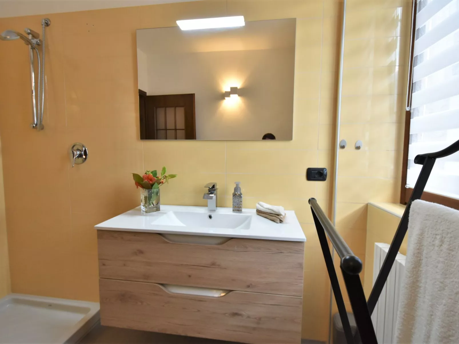 Valley View Pool Apartment-Inside