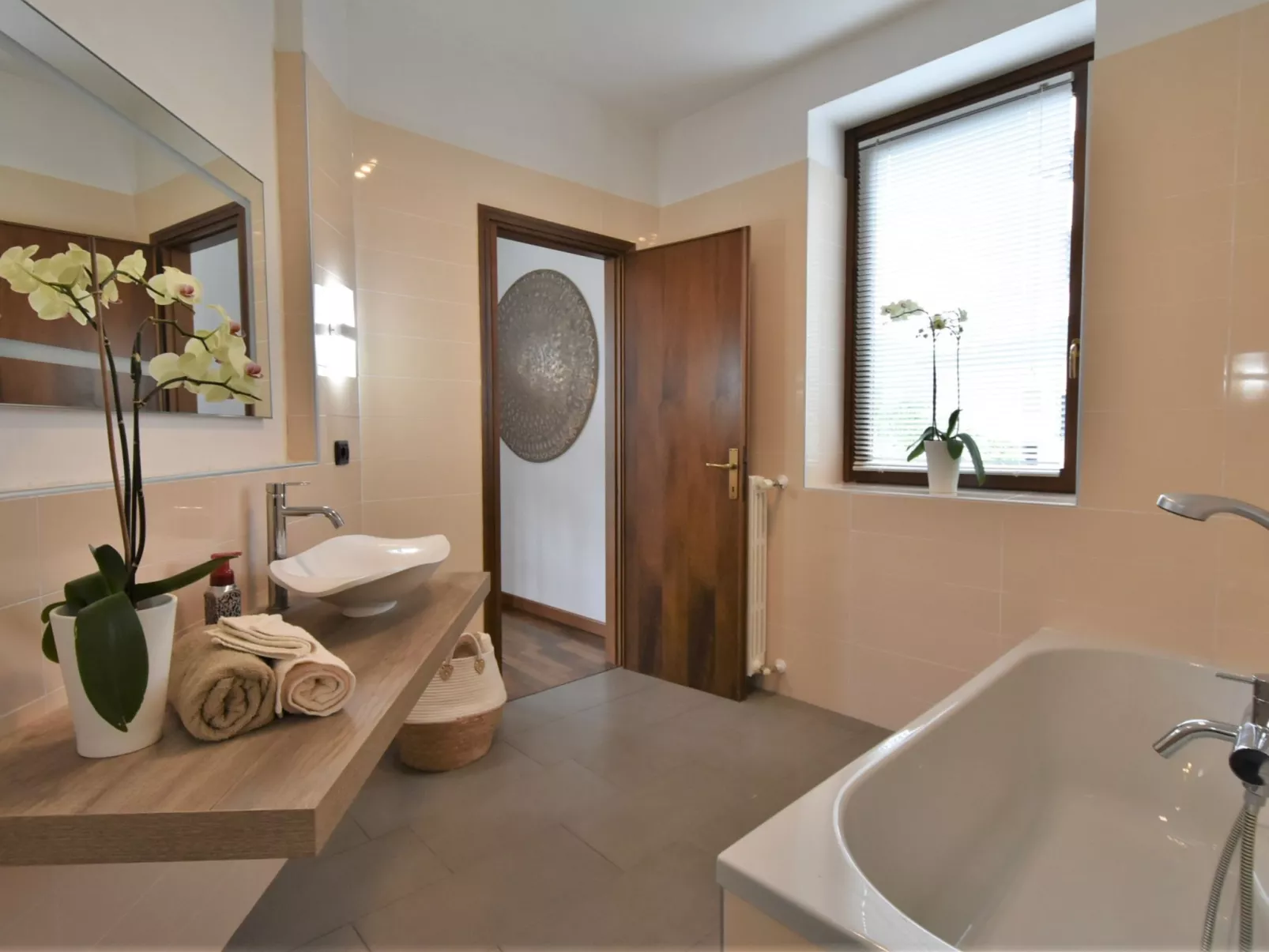 Valley View Pool Apartment-Inside