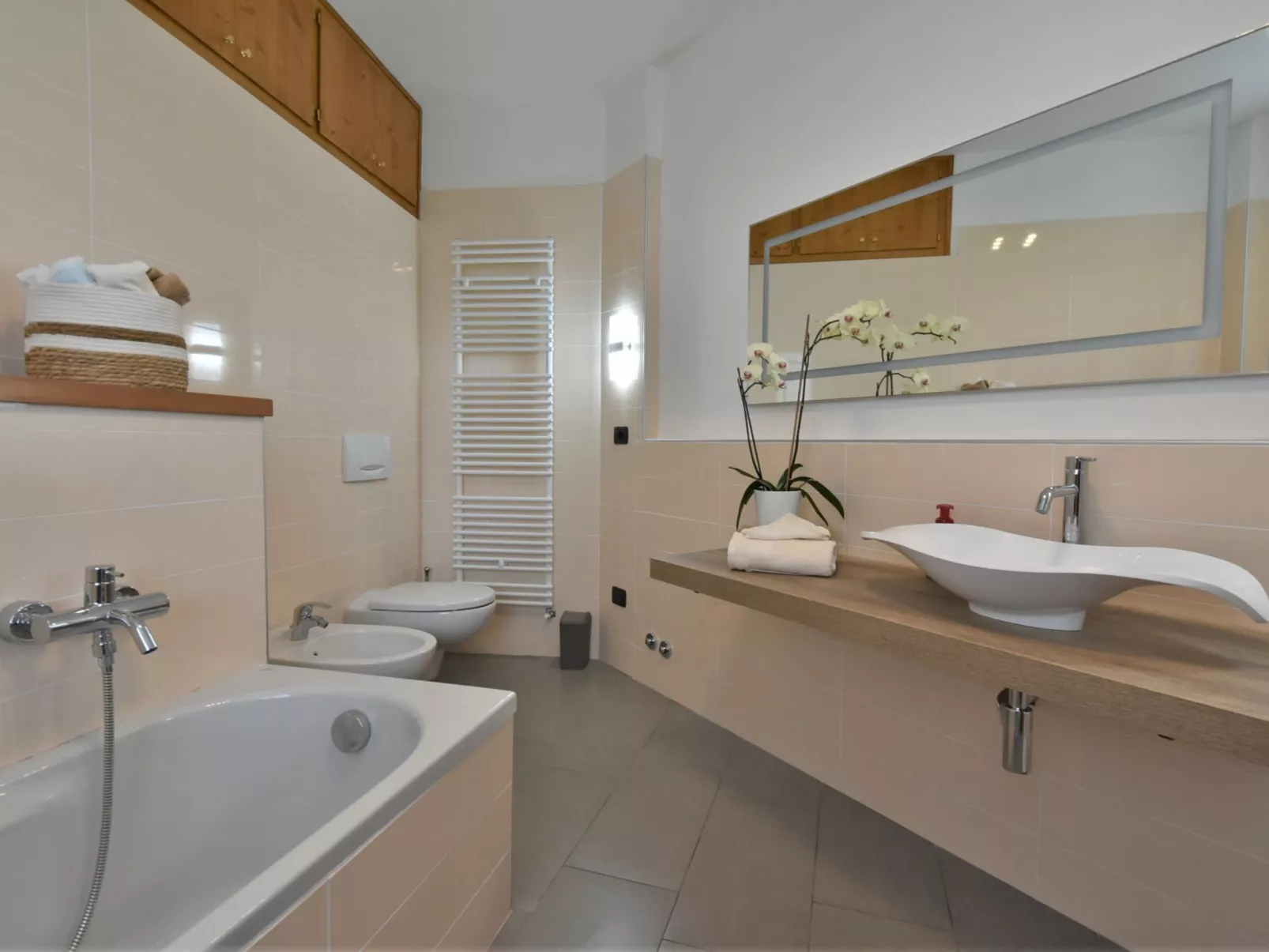 Valley View Pool Apartment-Inside