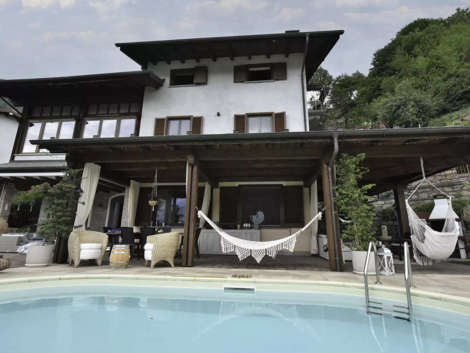 Valley View Pool Apartment-Outside