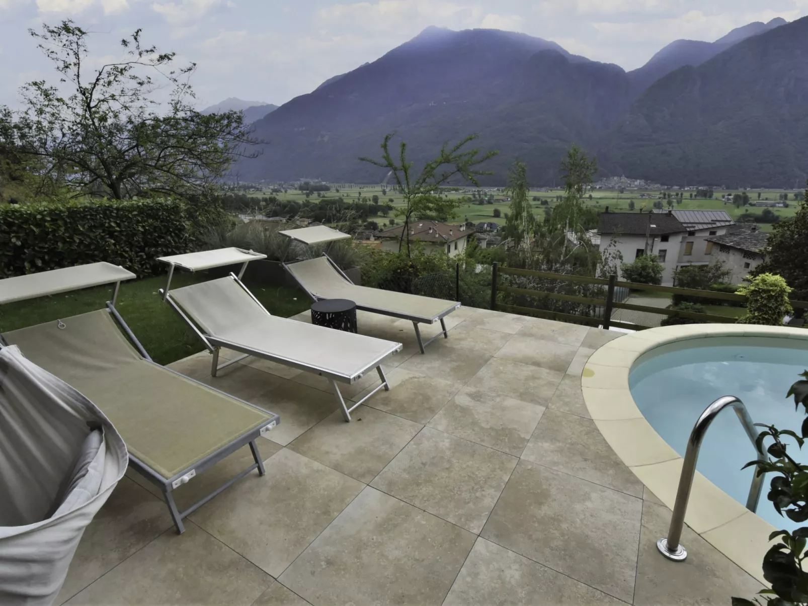 Valley View Pool Apartment-Outside