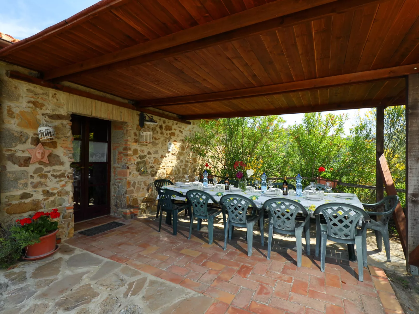 Poggio Velluto-Outside