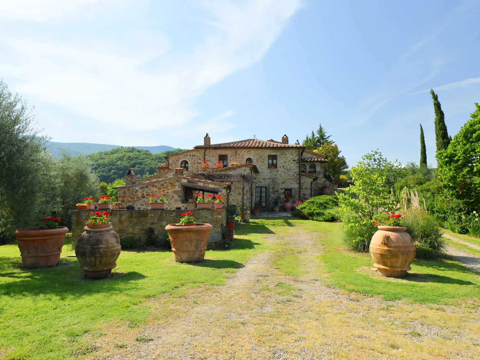 Poggio Velluto-Outside