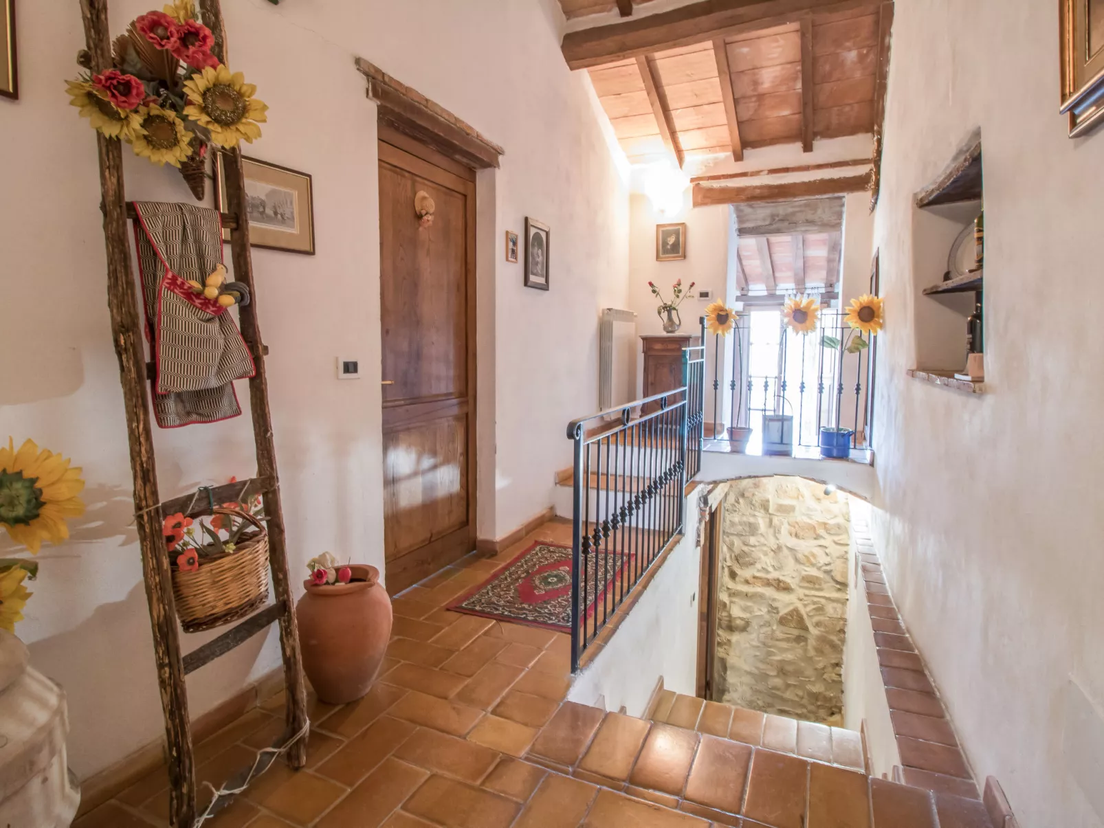 Poggio Velluto-Inside