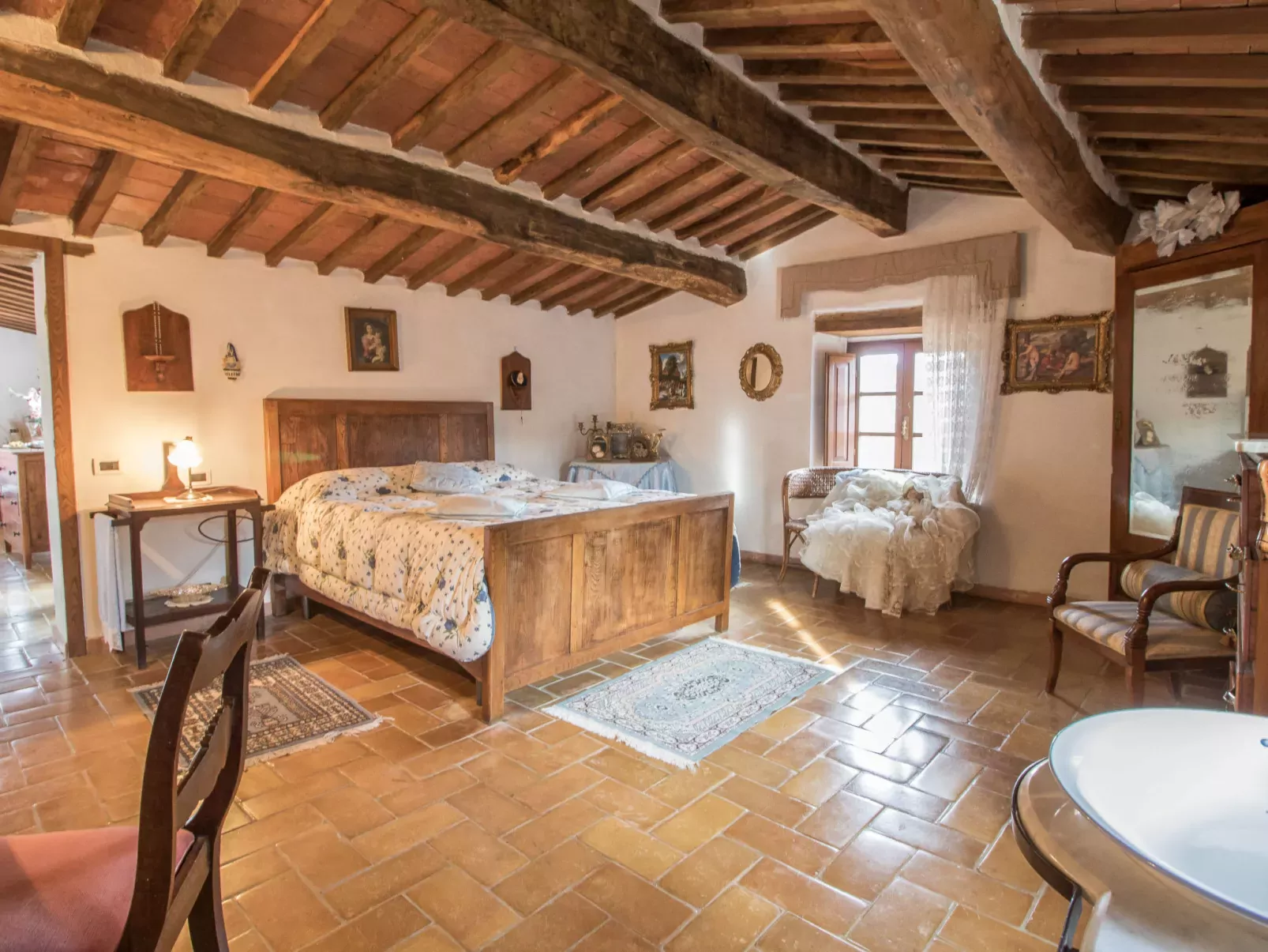 Poggio Velluto-Inside
