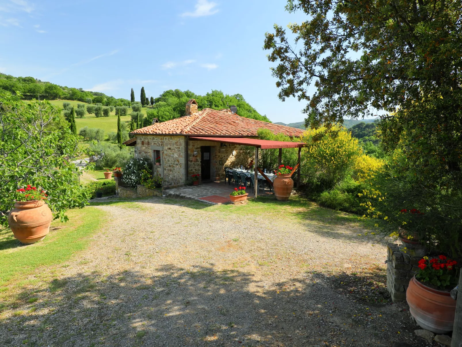 Poggio Velluto-Outside