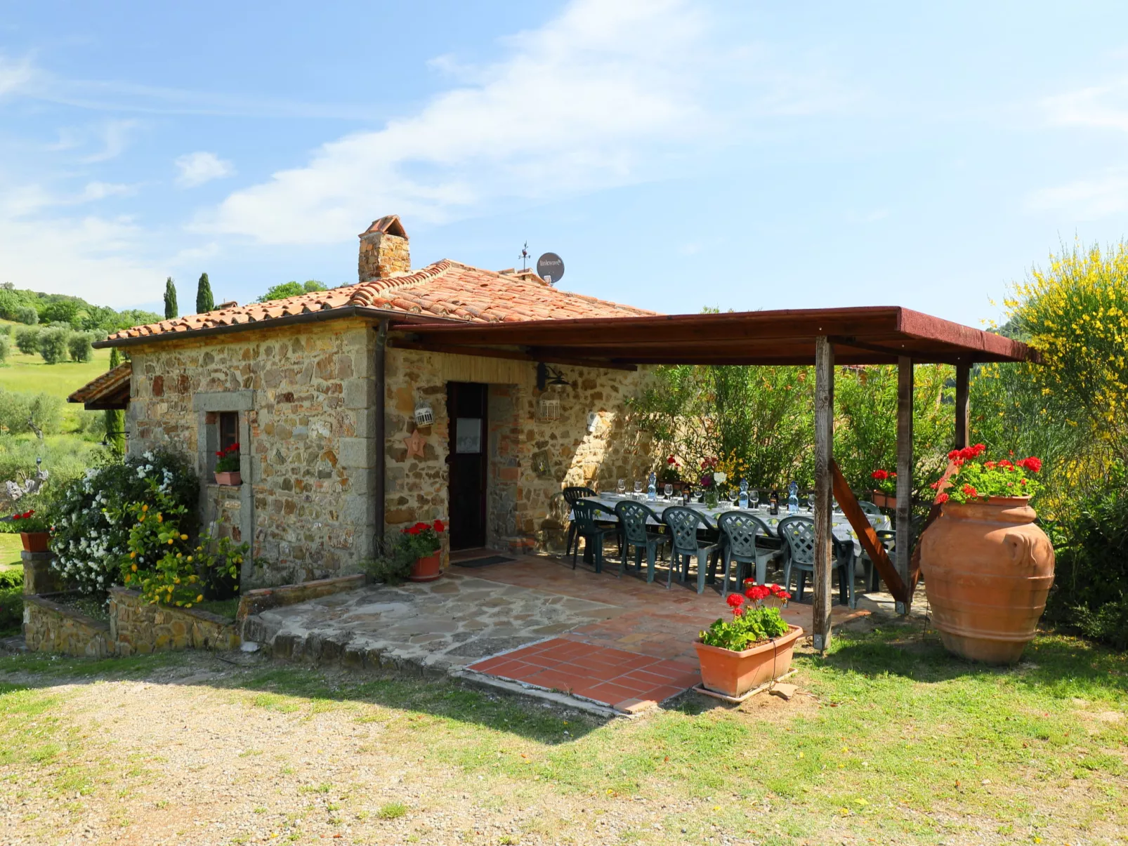 Poggio Velluto-Outside