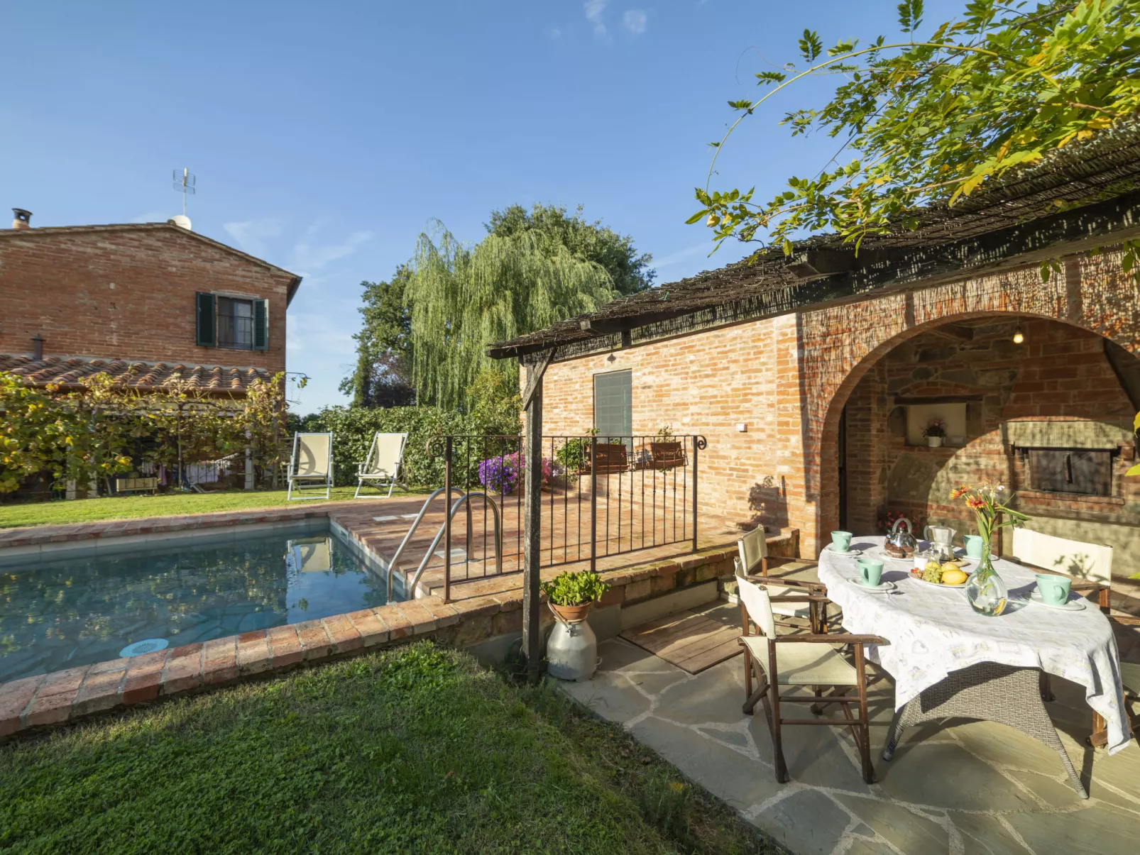 La Capannina-Outside