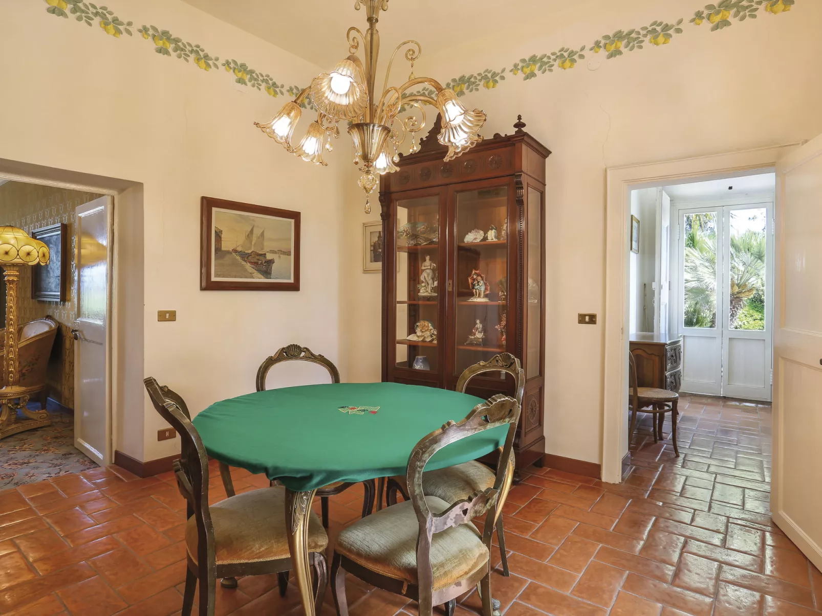 Villa La Guardia Vecchia-Dedans