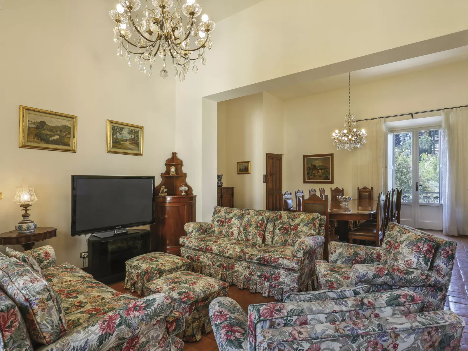 Villa La Guardia Vecchia-Dedans