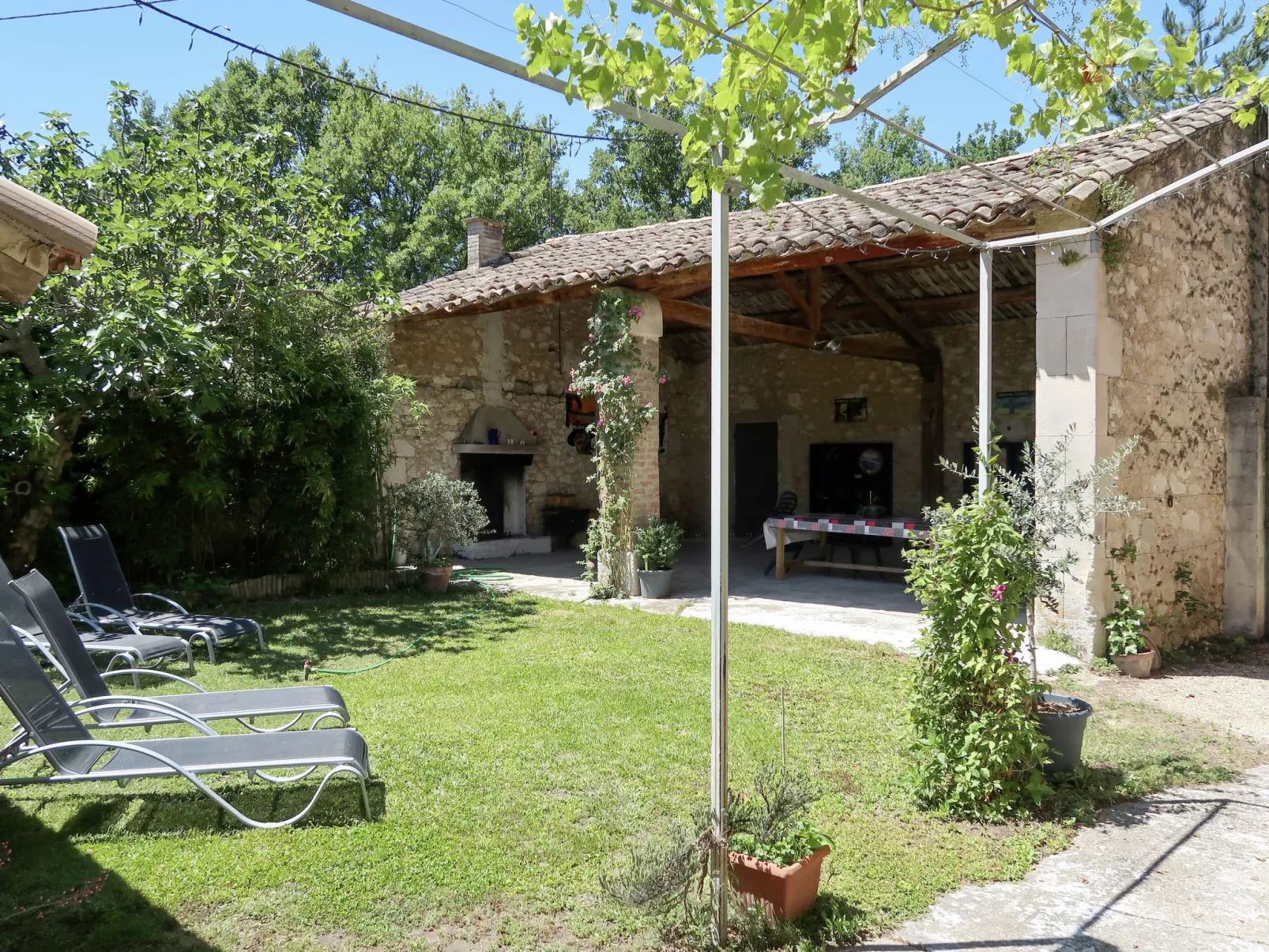 Bastide du 19ième-Outside