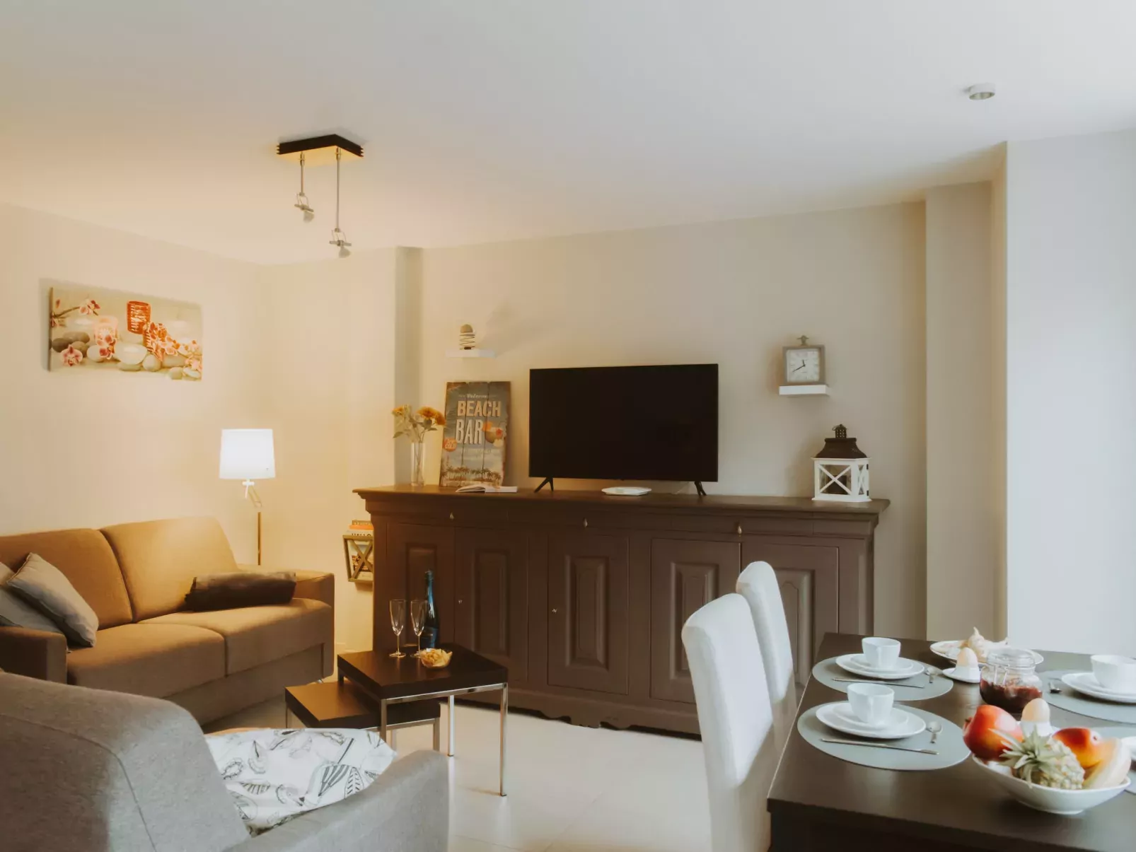 Ruzette Beach with parking-Inside