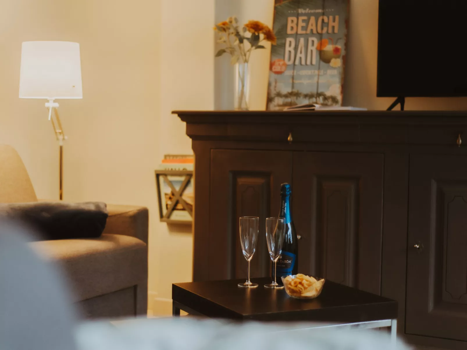 Ruzette Beach with parking-Inside