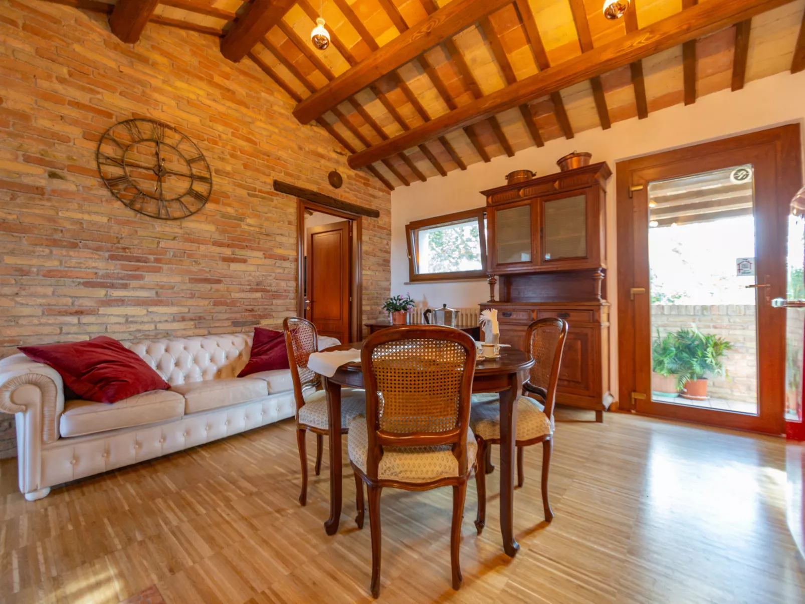 Casale Vincenzo-Inside