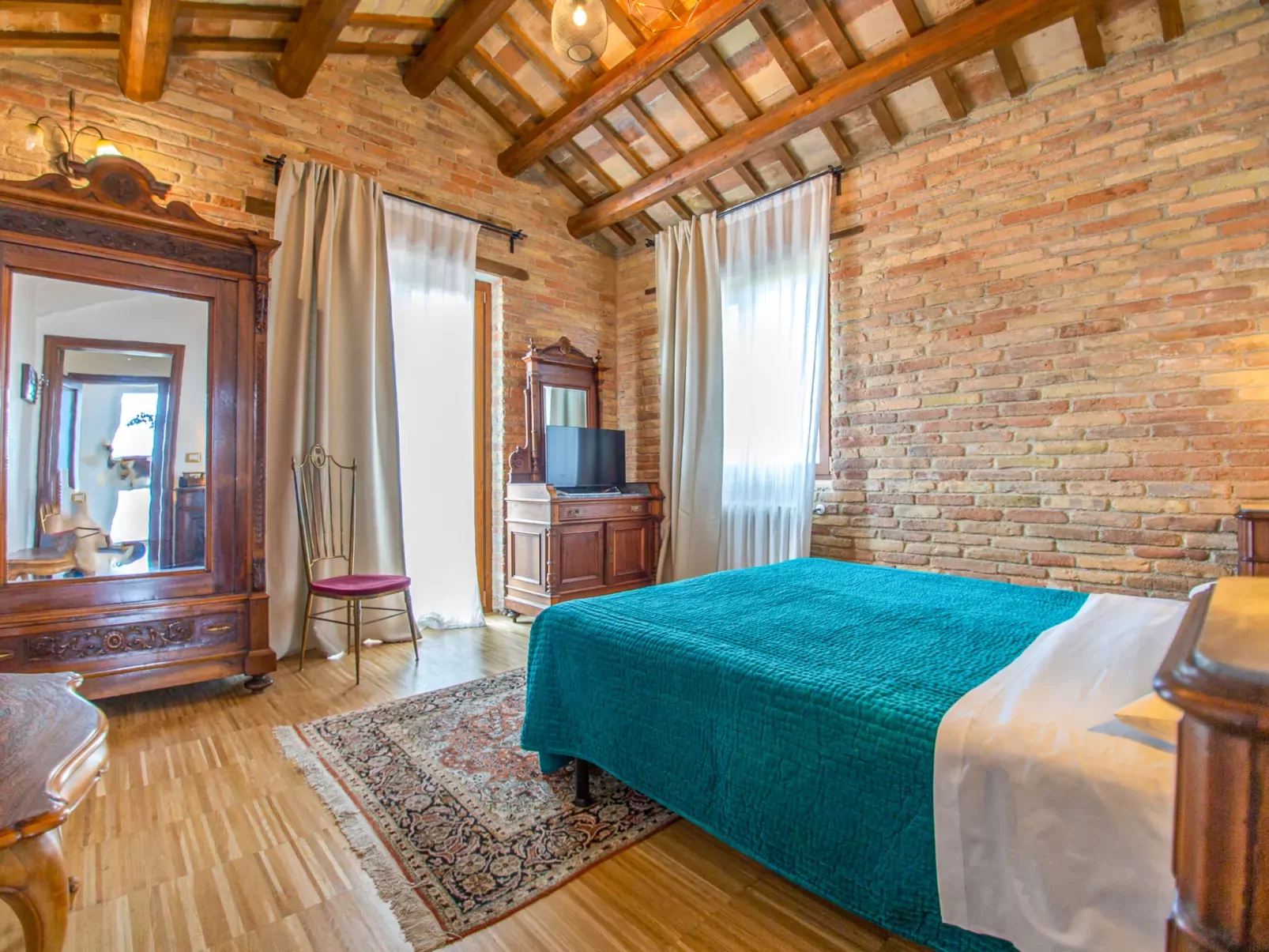 Casale Vincenzo-Inside
