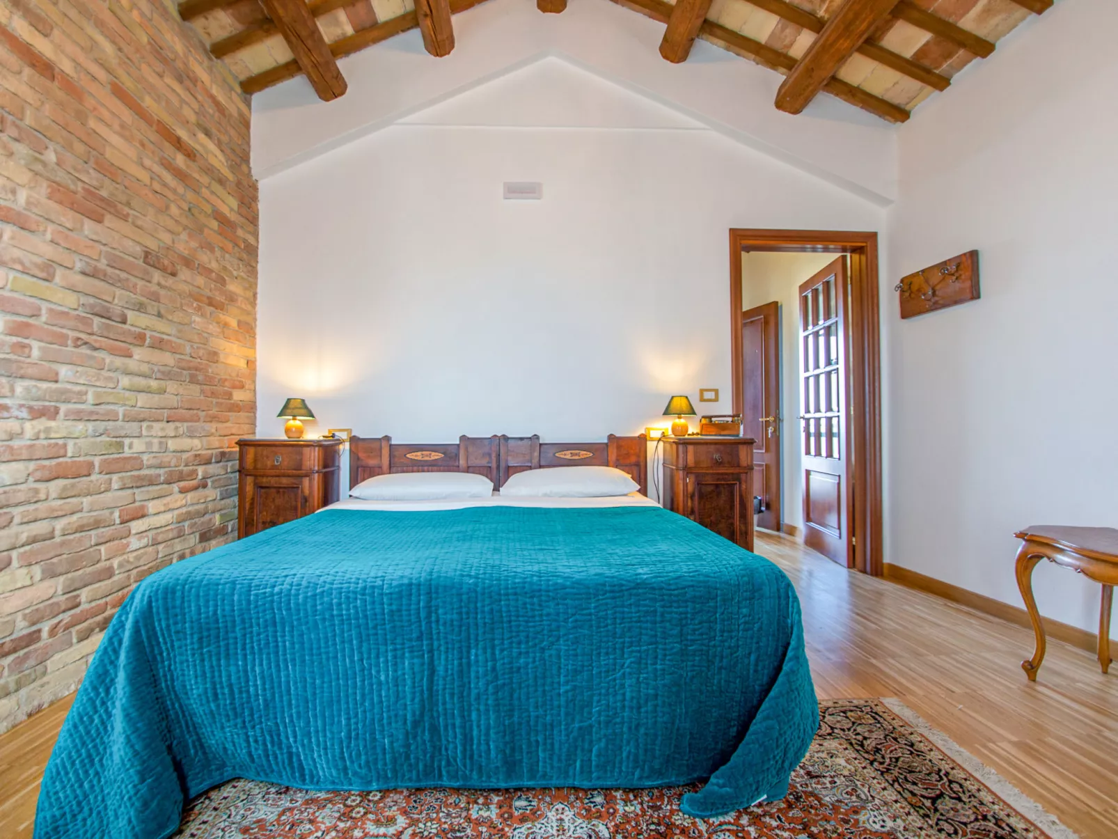 Casale Vincenzo-Inside