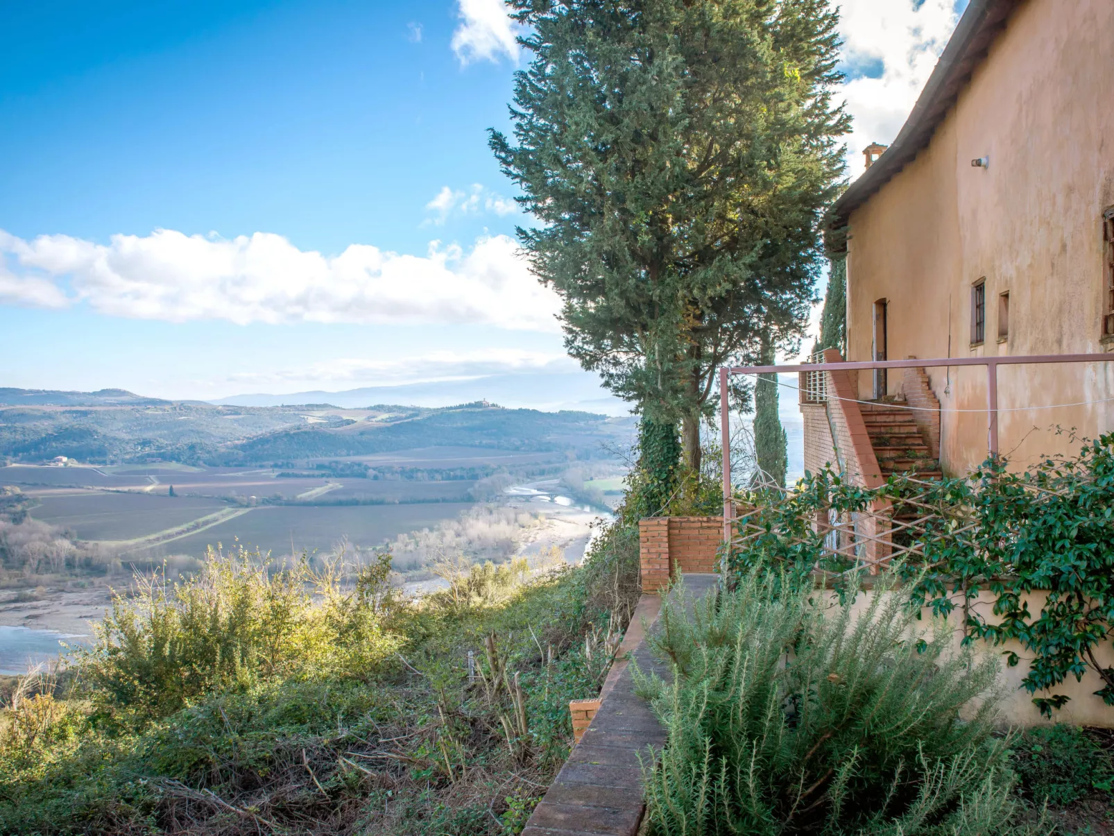 Borgo-Outside