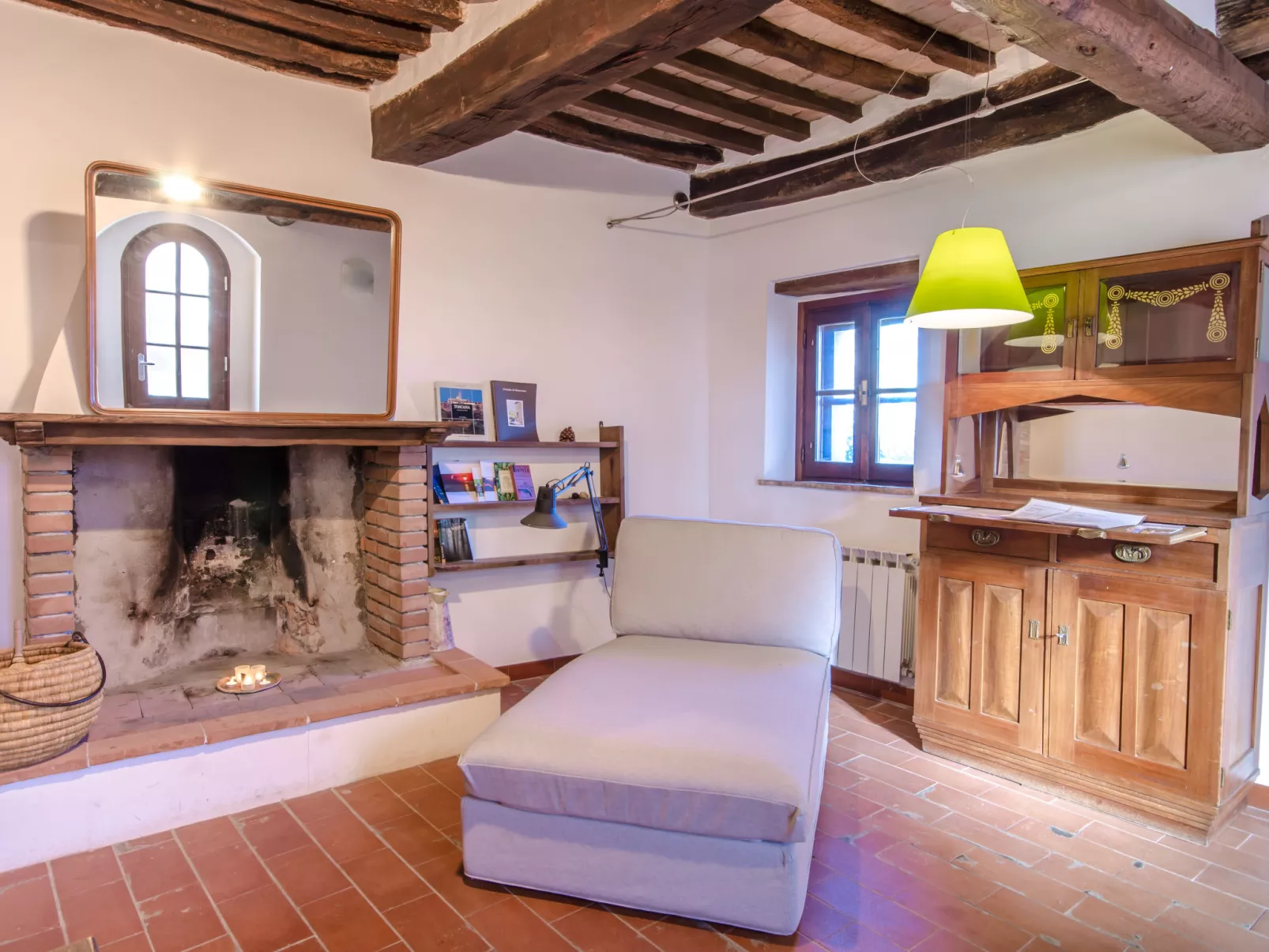 Borgo-Inside