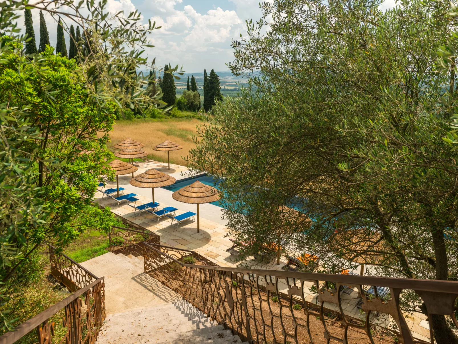 Borgo-Outside