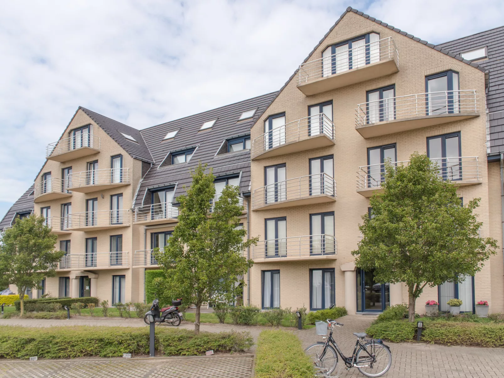 Goldsands II 402 Top floor with parking-Outside