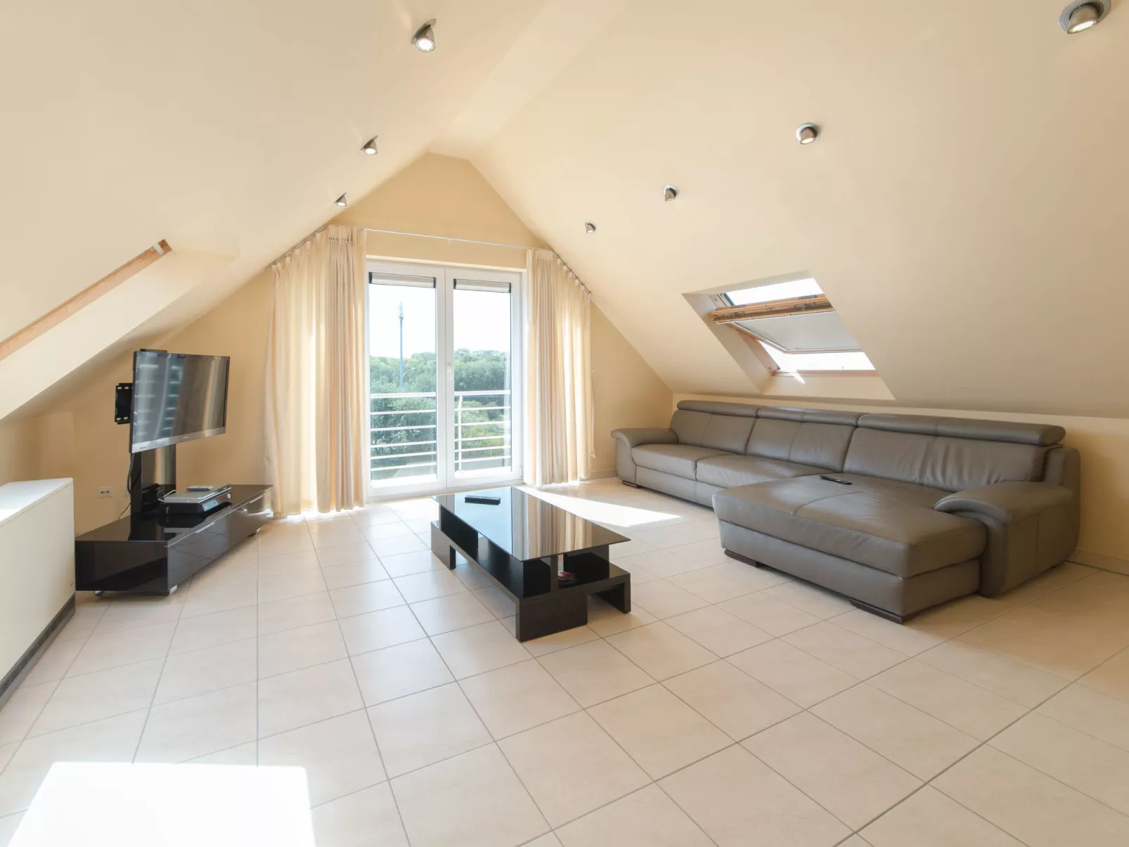 Goldsands II 402 Top floor with parking-Inside