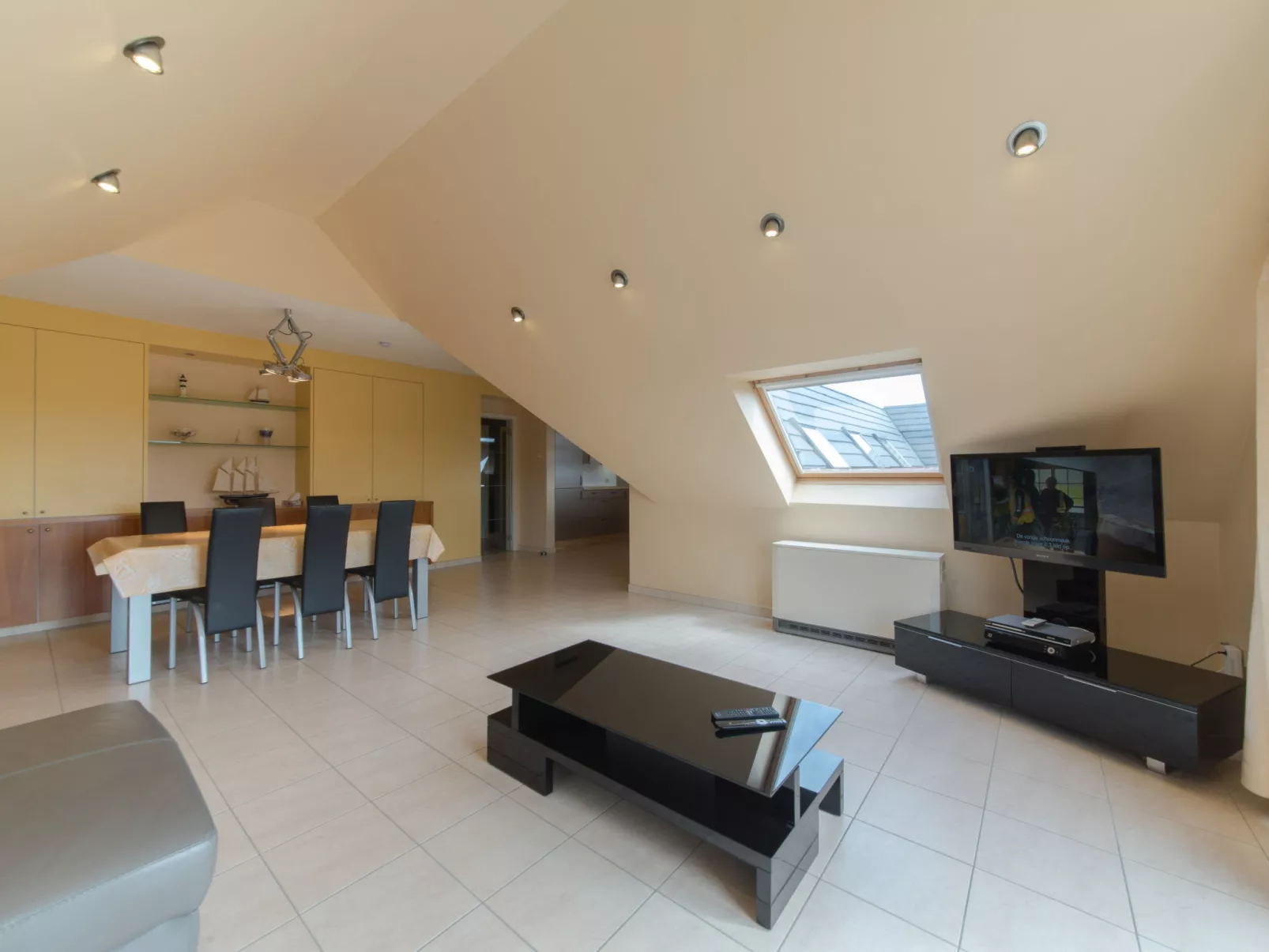 Goldsands II 402 Top floor with parking-Inside