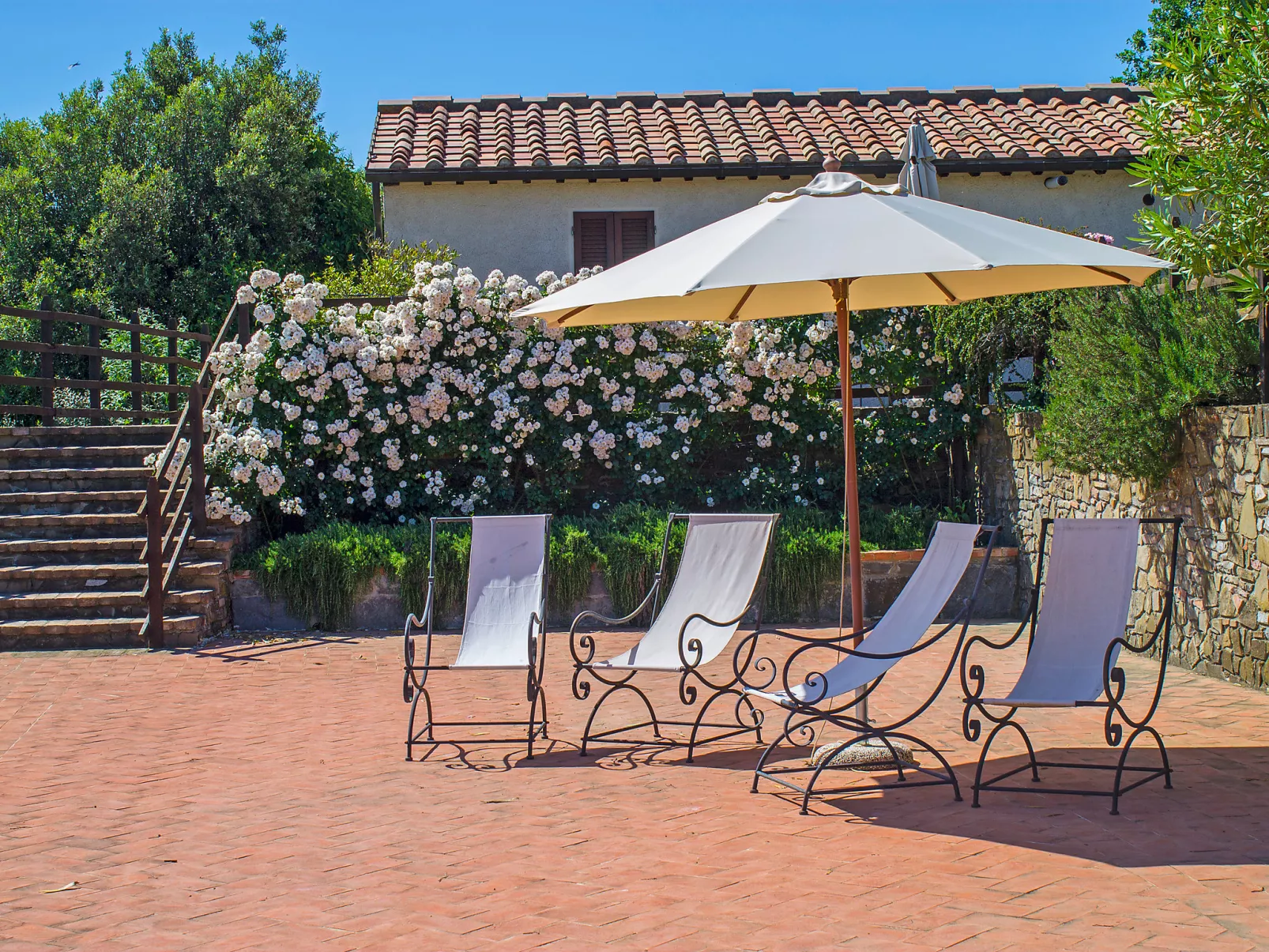 Grotte Rosse-Outside