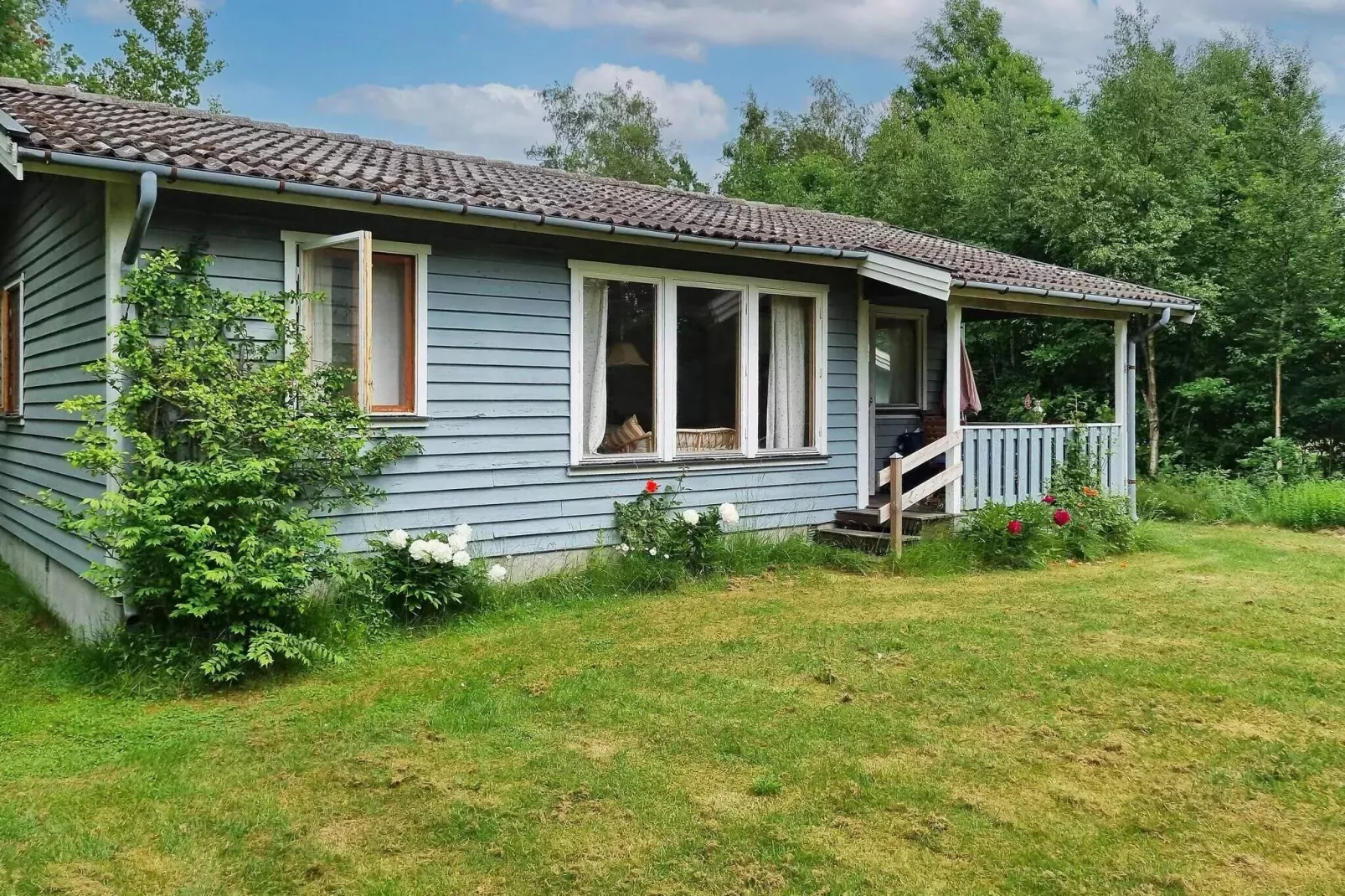 4 person holiday home in Heberg-Outdoor