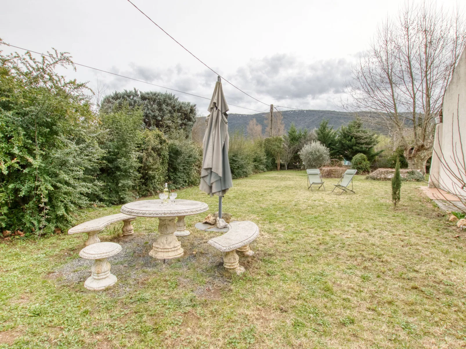 Le Hameau des Launes-Outside