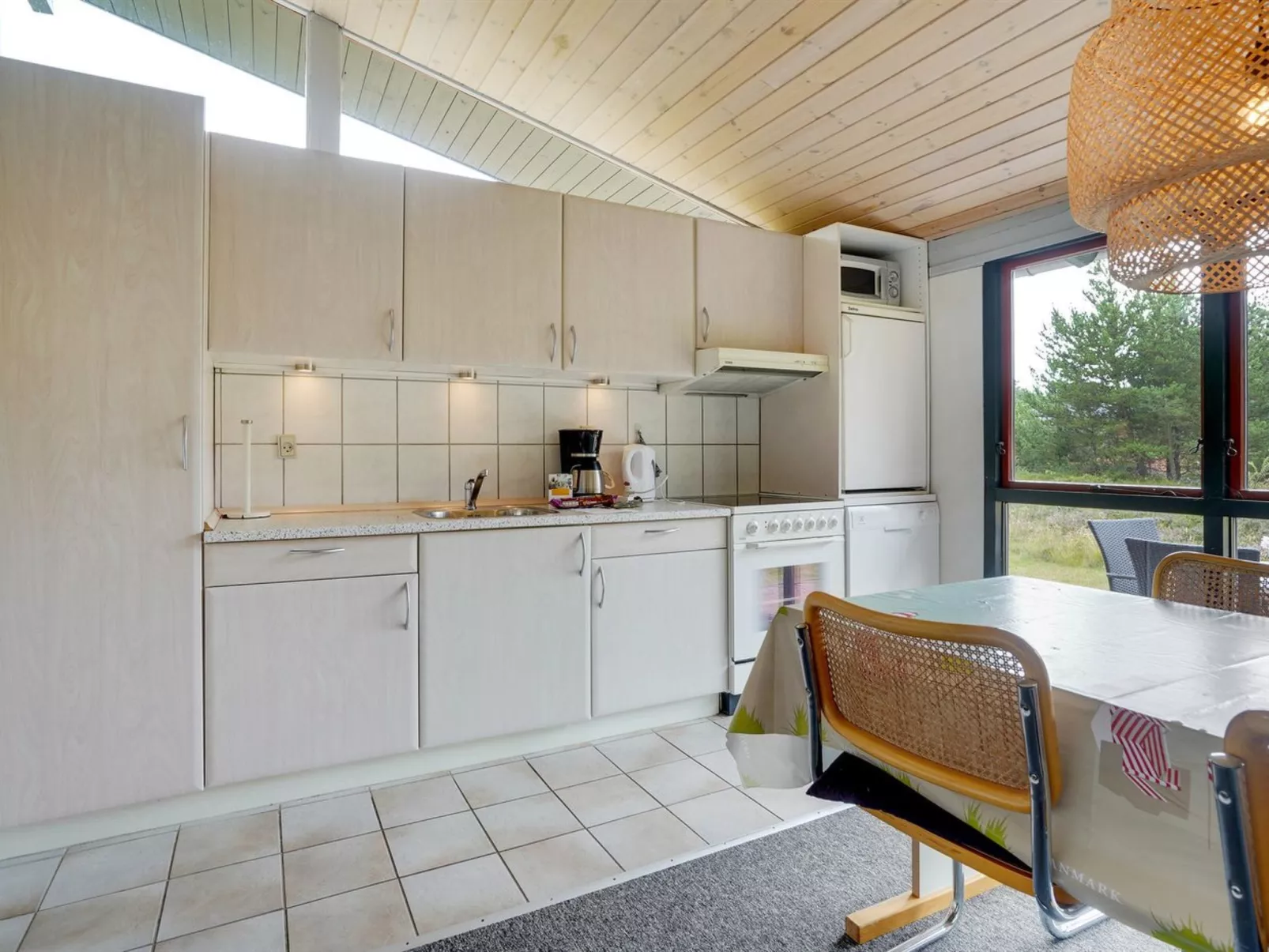 "Nila" - 750m from the sea-Inside
