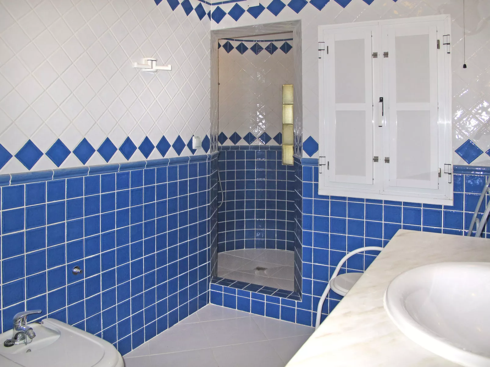 Luz Romana B2-Inside