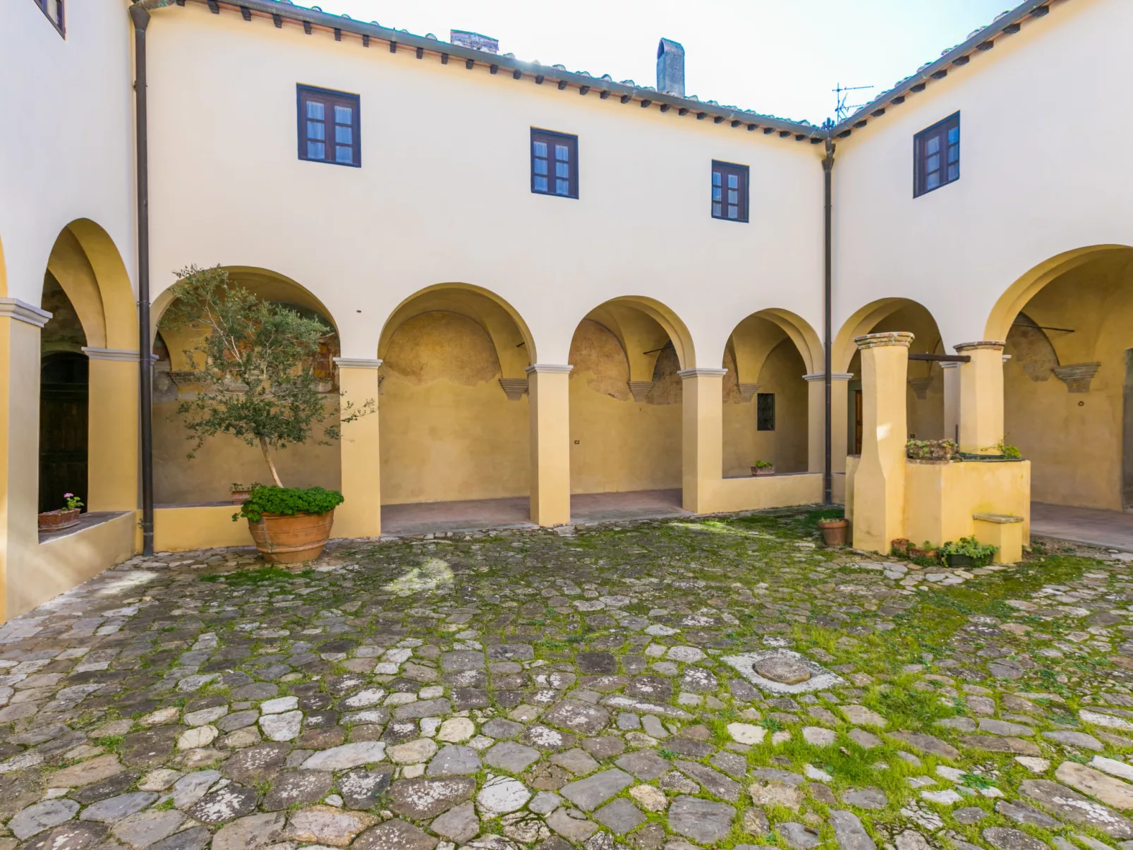 Il Convento-Outside