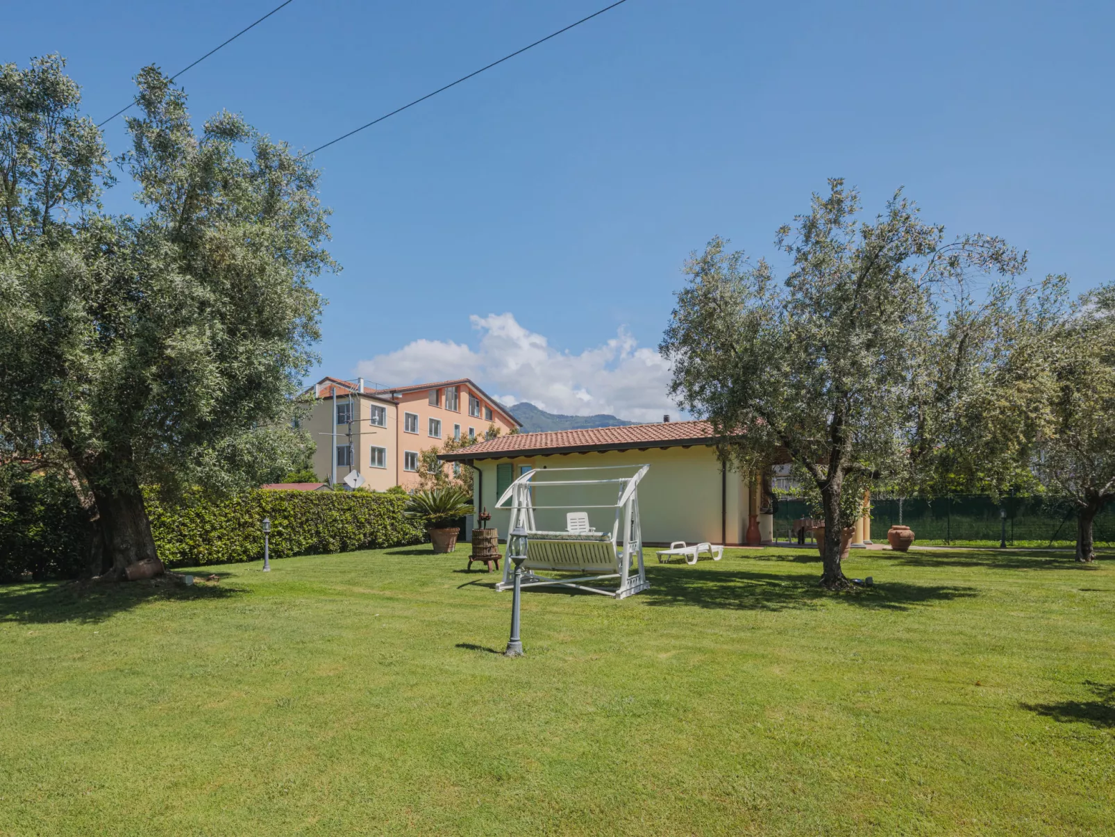 Colli-Outside