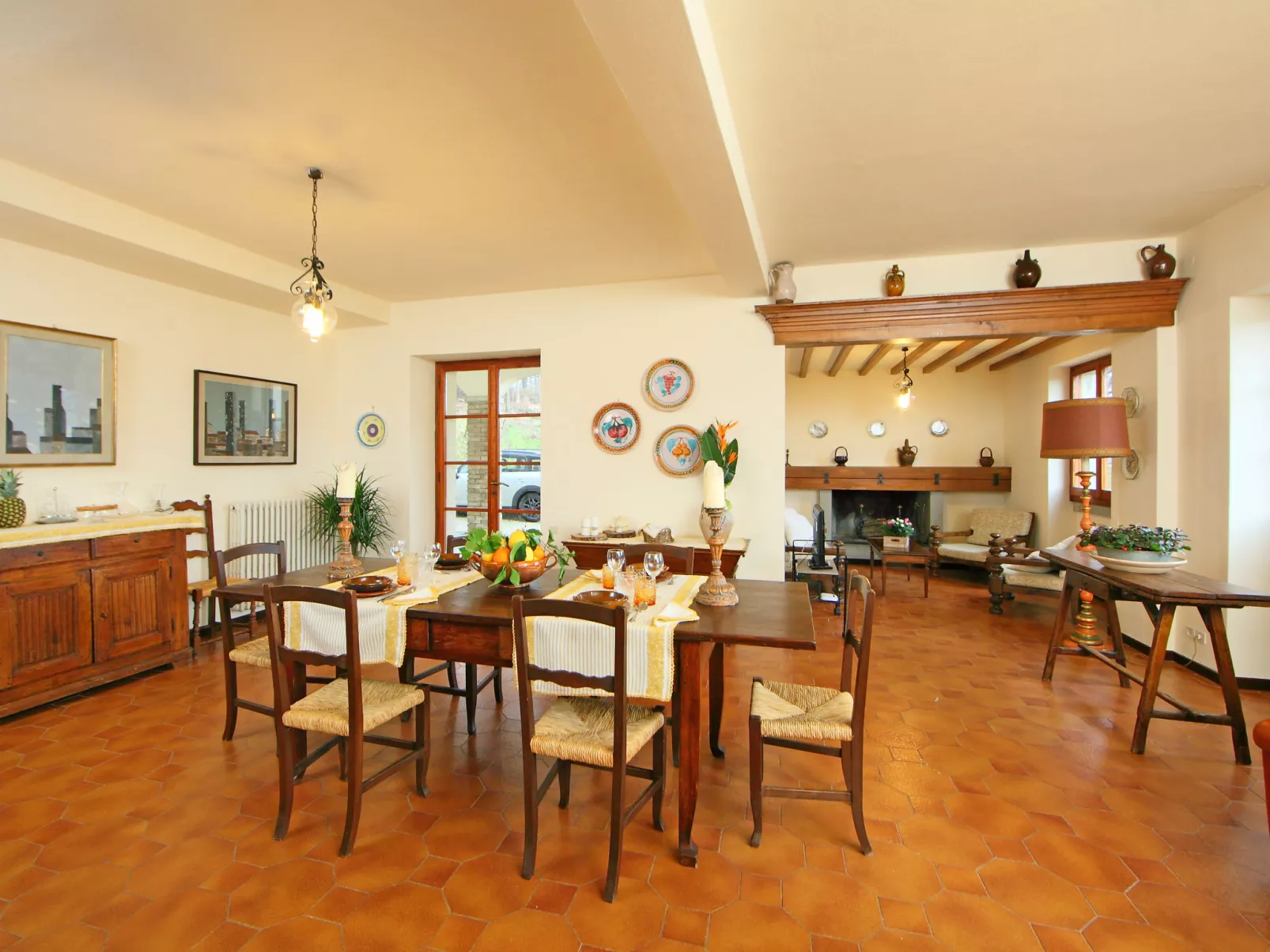 Montebello-Inside