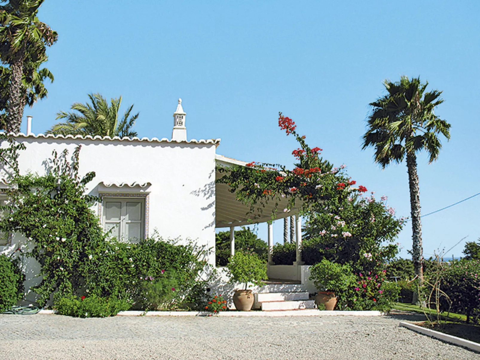 Luz Romana B1-Outside