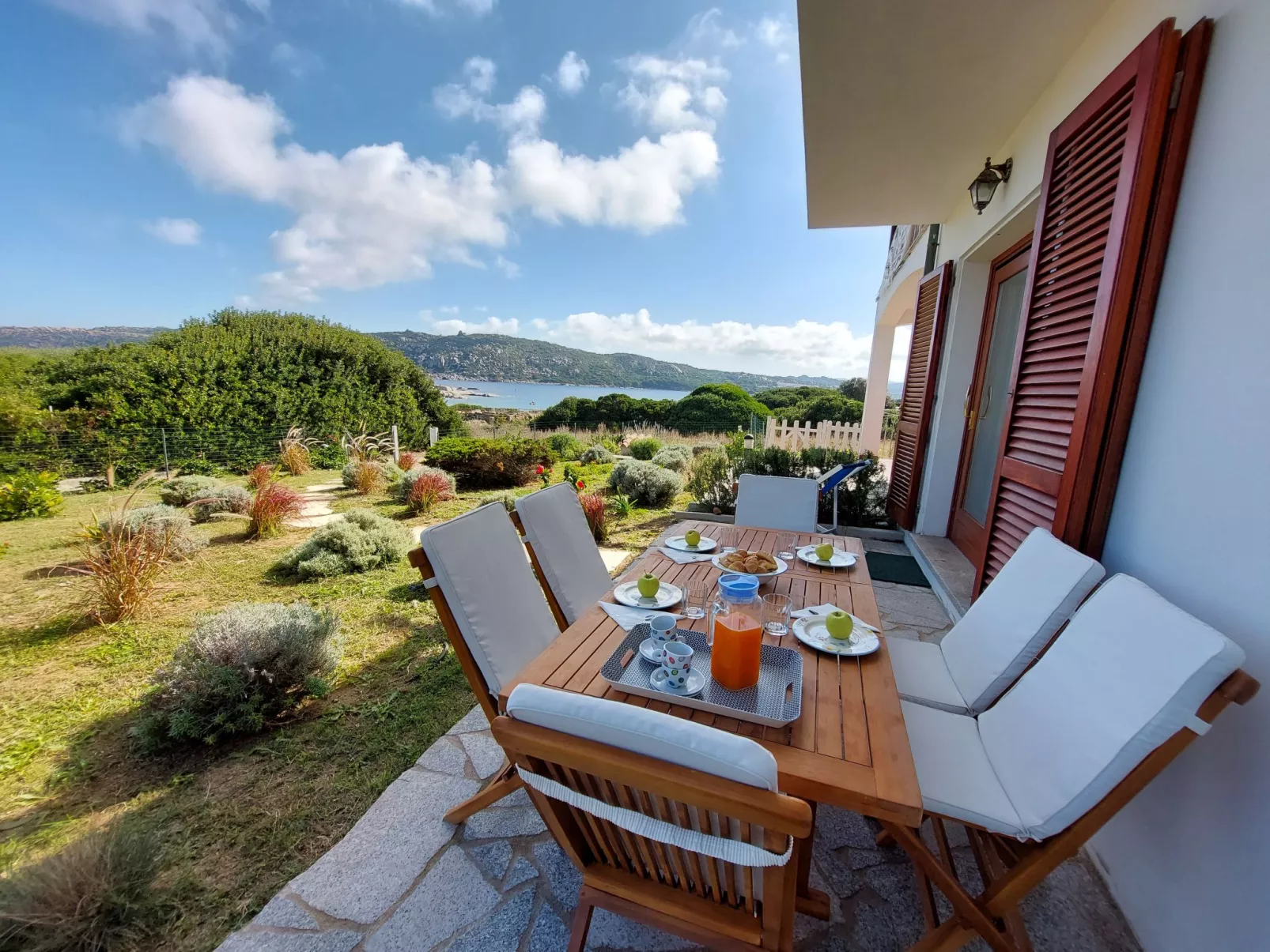 Capo Testa-Outside