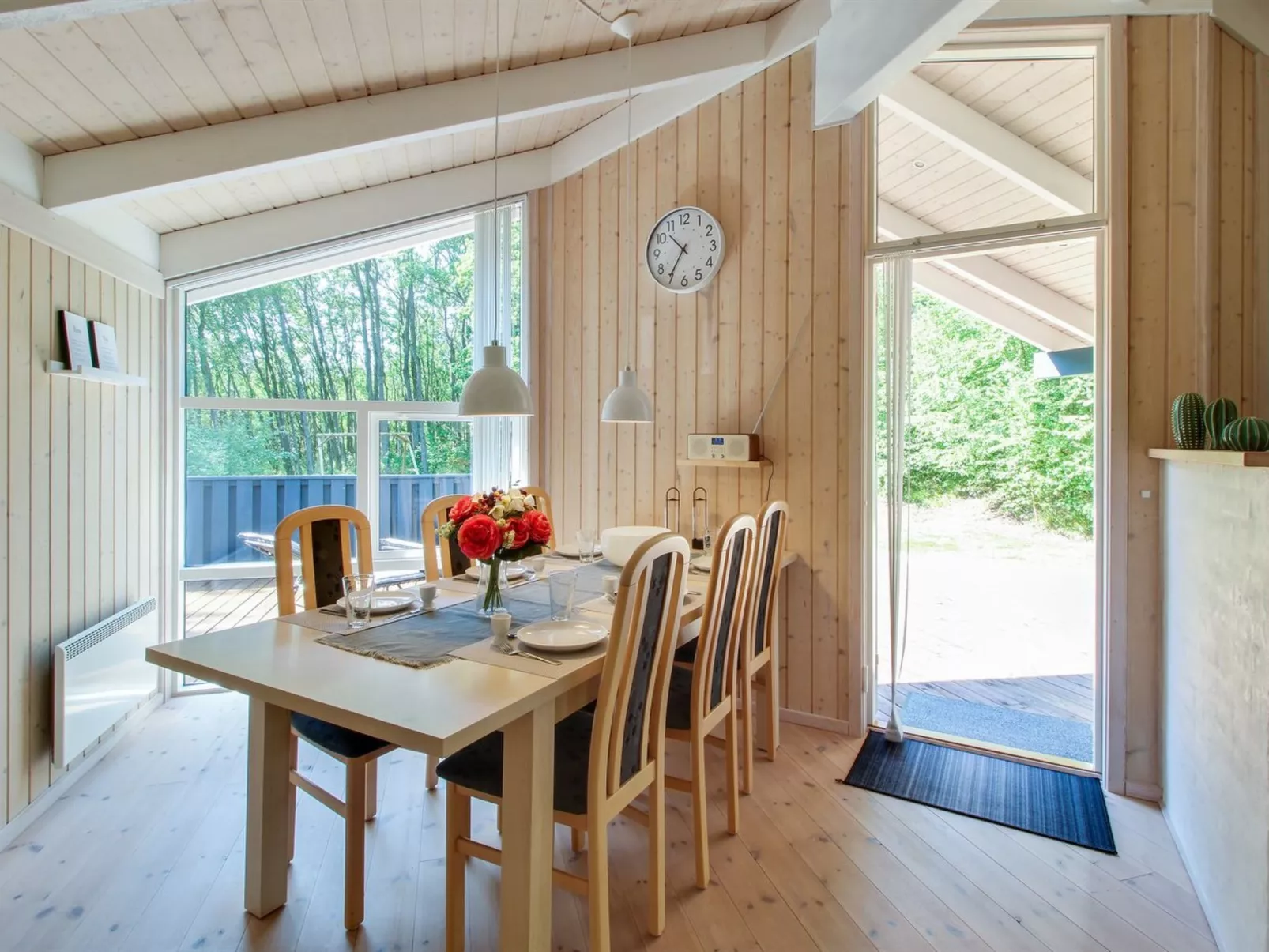 "Stak" - 1.9km from the sea-Inside
