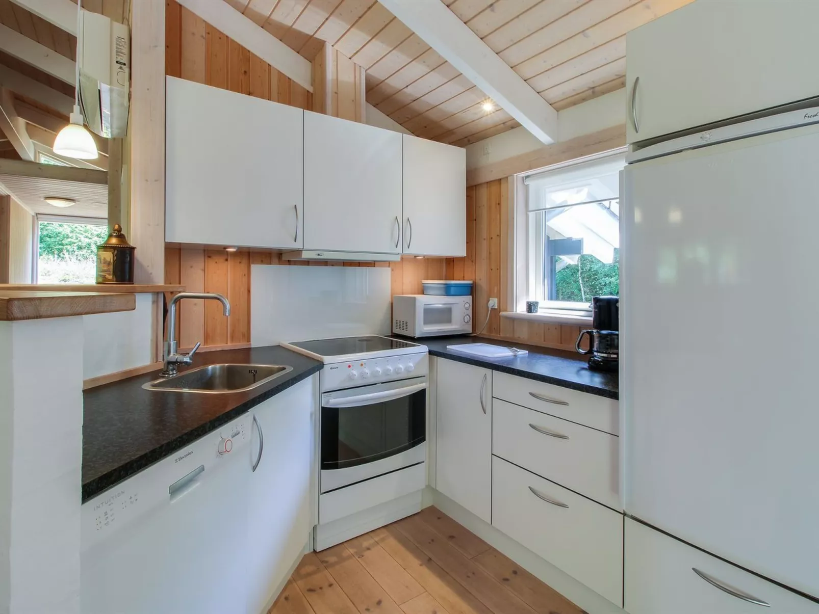 "Stak" - 1.9km from the sea-Inside
