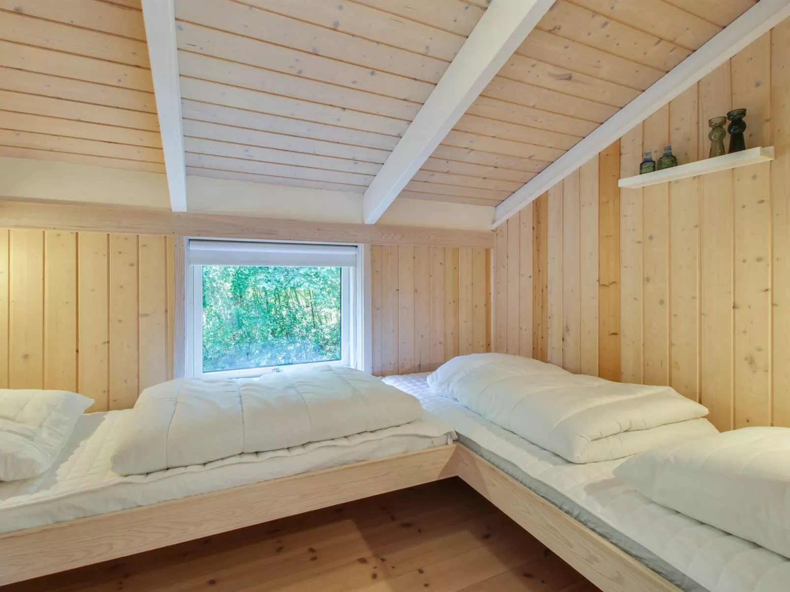 "Stak" - 1.9km from the sea-Inside