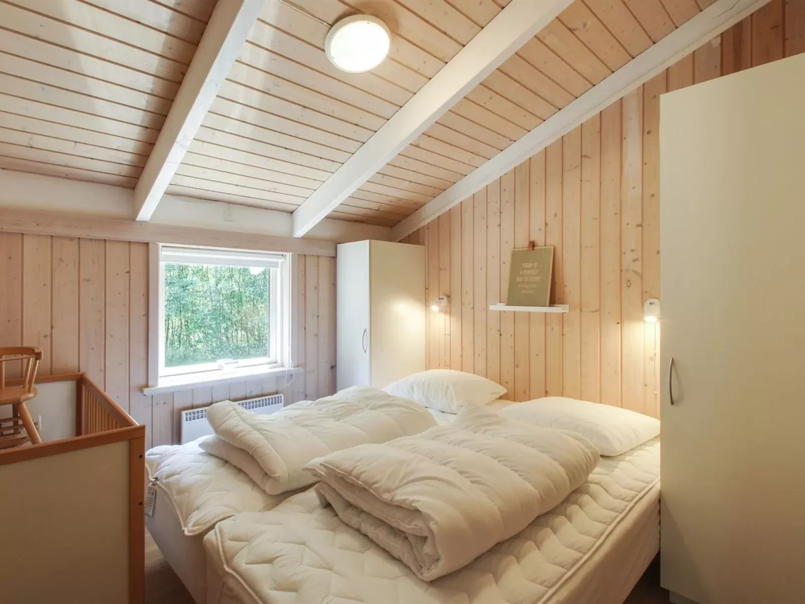 "Stak" - 1.9km from the sea-Inside