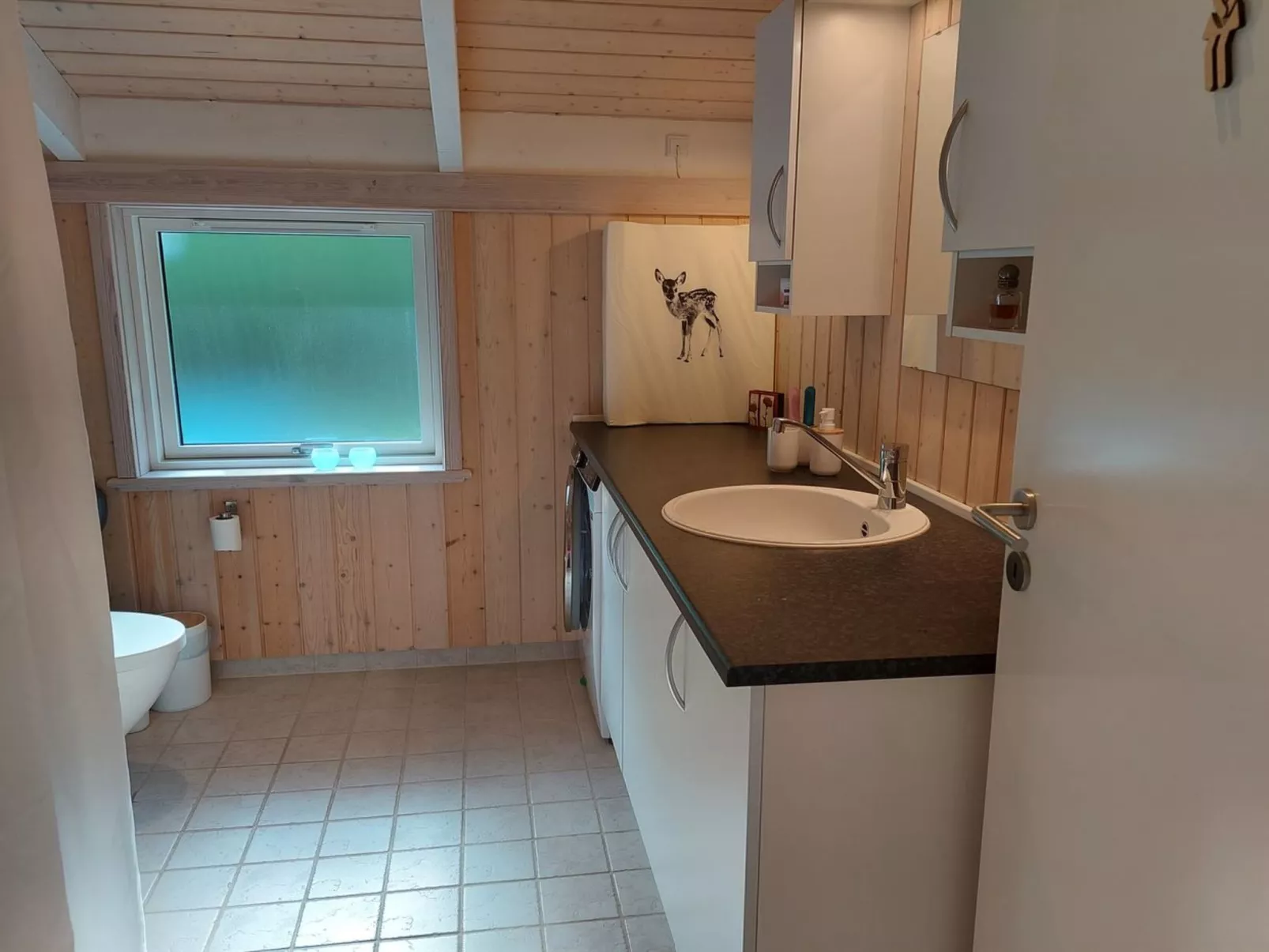 "Stak" - 1.9km from the sea-Inside