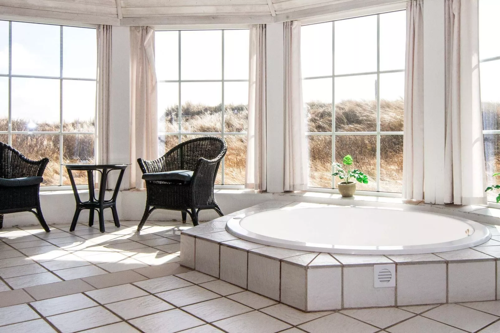 10 Personen Ferienhaus in Ringkøbing-Wellnessbereich