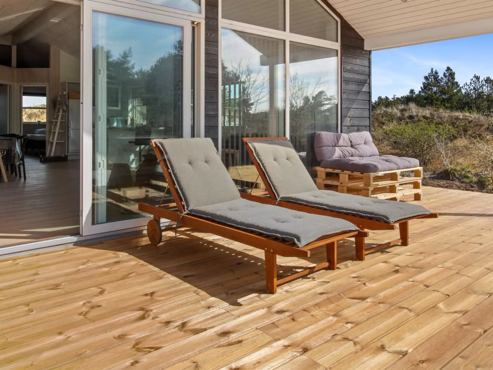 "Minke" - 2.2km from the sea-Inside