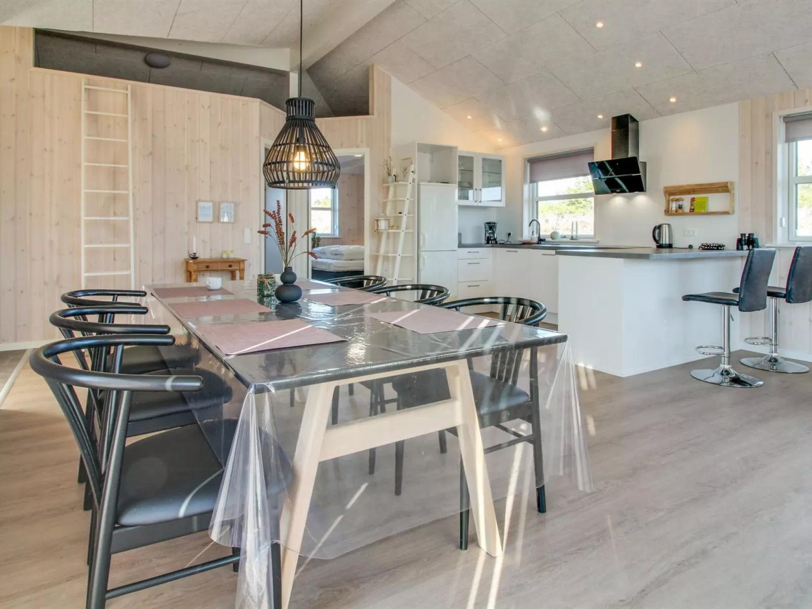 "Minke" - 2.2km from the sea-Inside