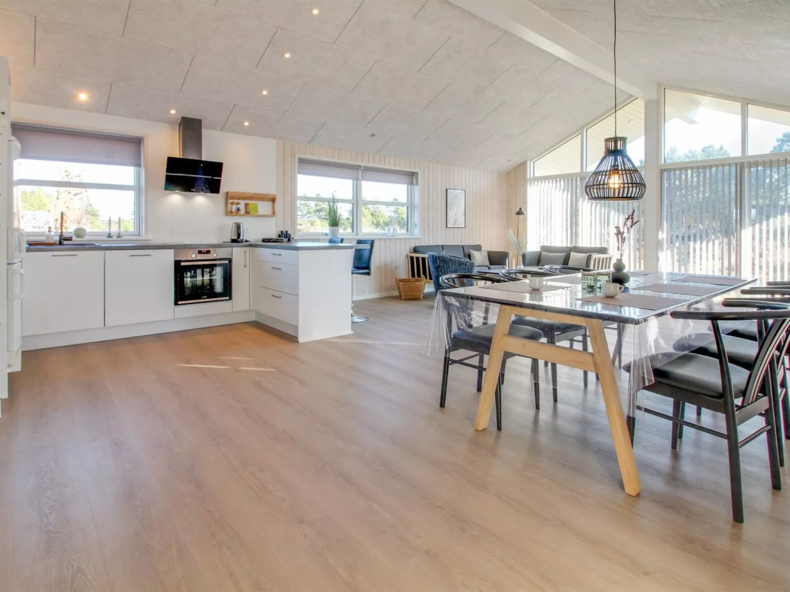 "Minke" - 2.2km from the sea-Inside