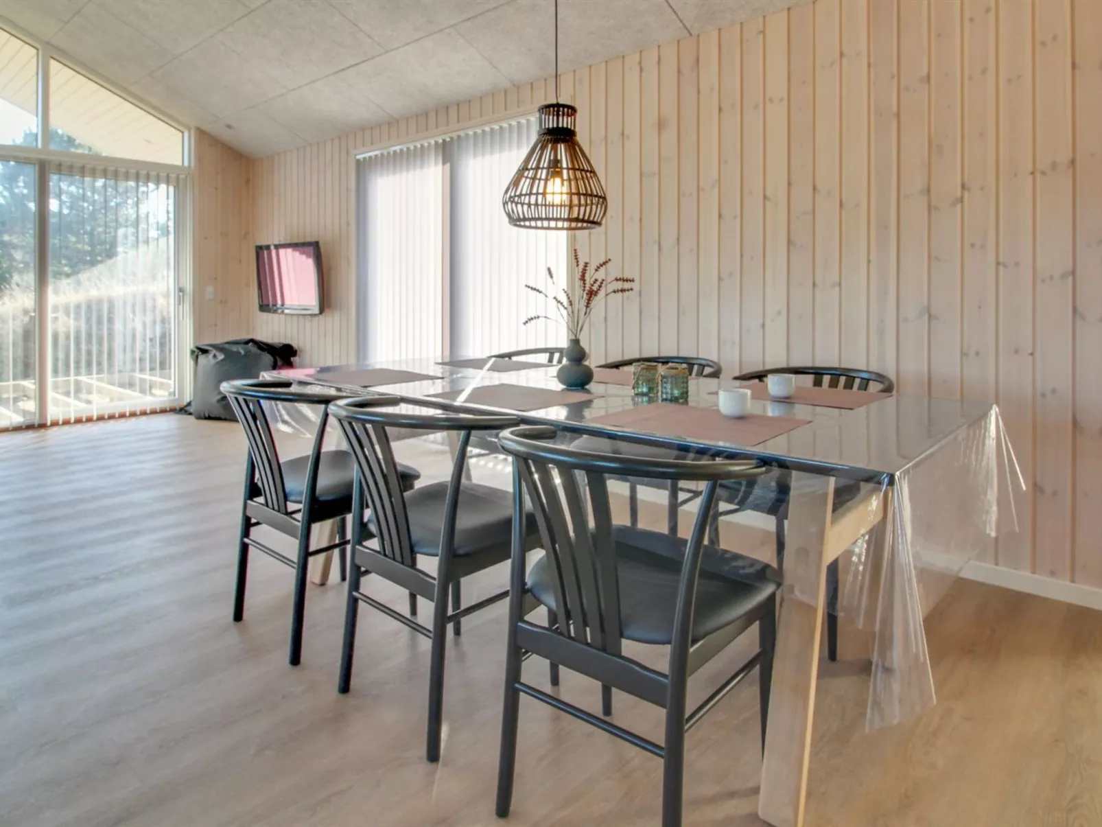 "Minke" - 2.2km from the sea-Inside