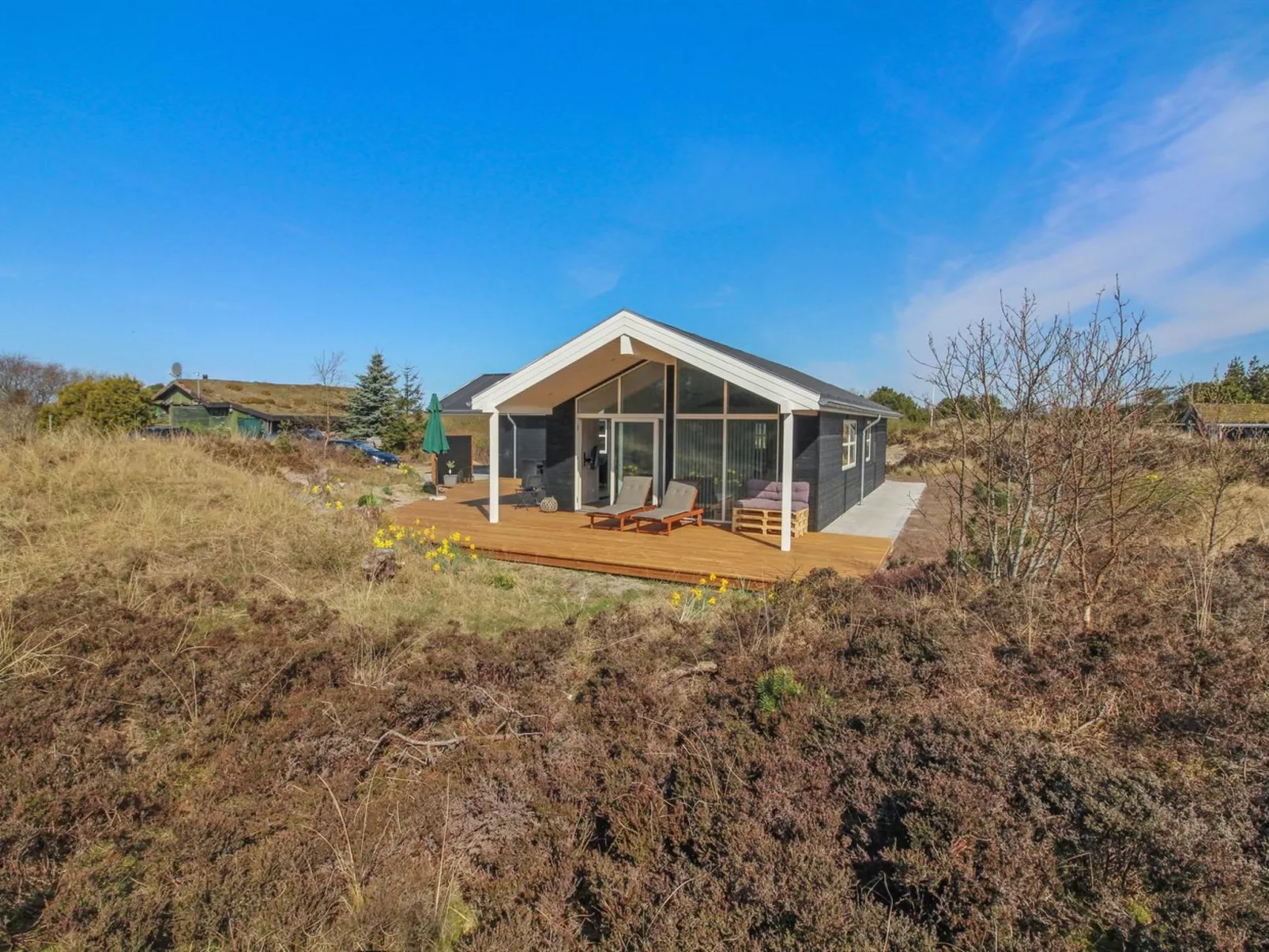 "Minke" - 2.2km from the sea-Inside