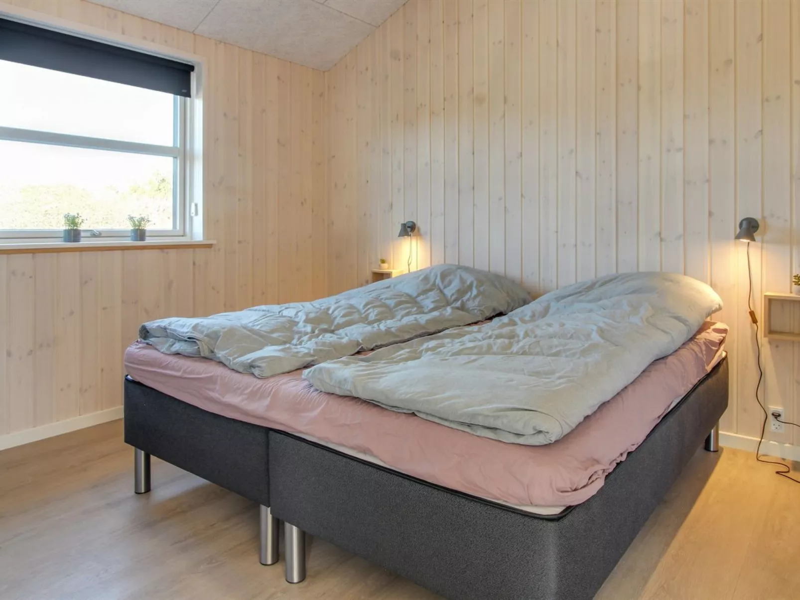 "Minke" - 2.2km from the sea-Inside