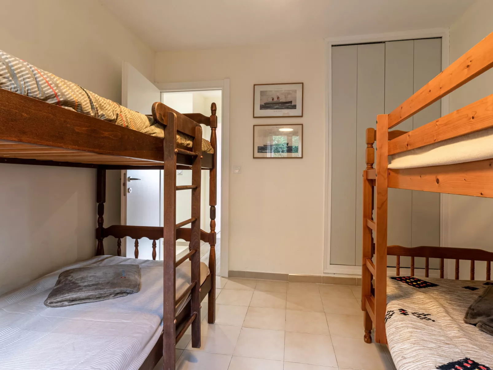 Agula Marina-Inside
